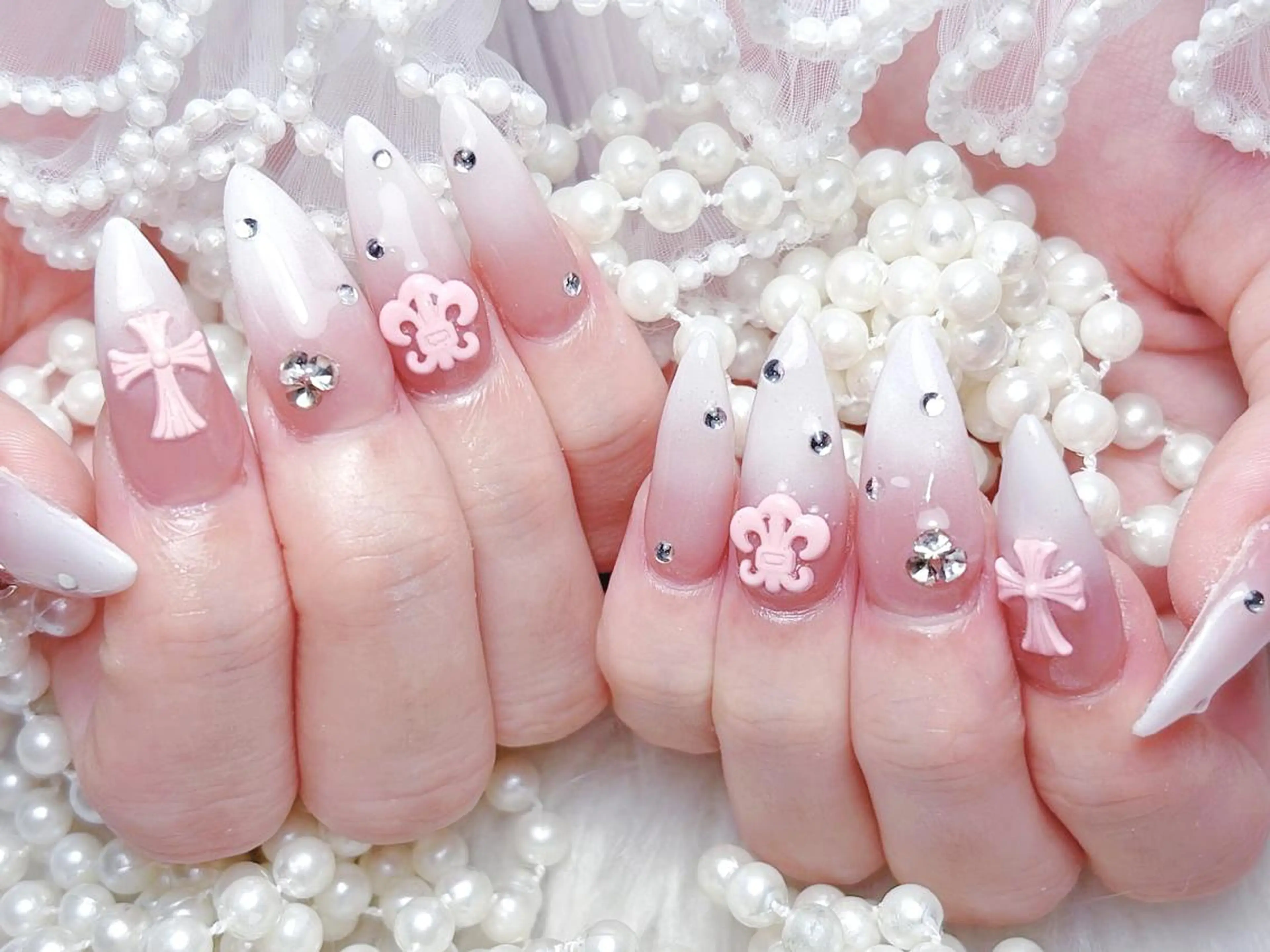 ネイル アートネイル オーロラネイル 長さ出し フットネイル ガーリー 🐾みき 🧸のネイルデザイン