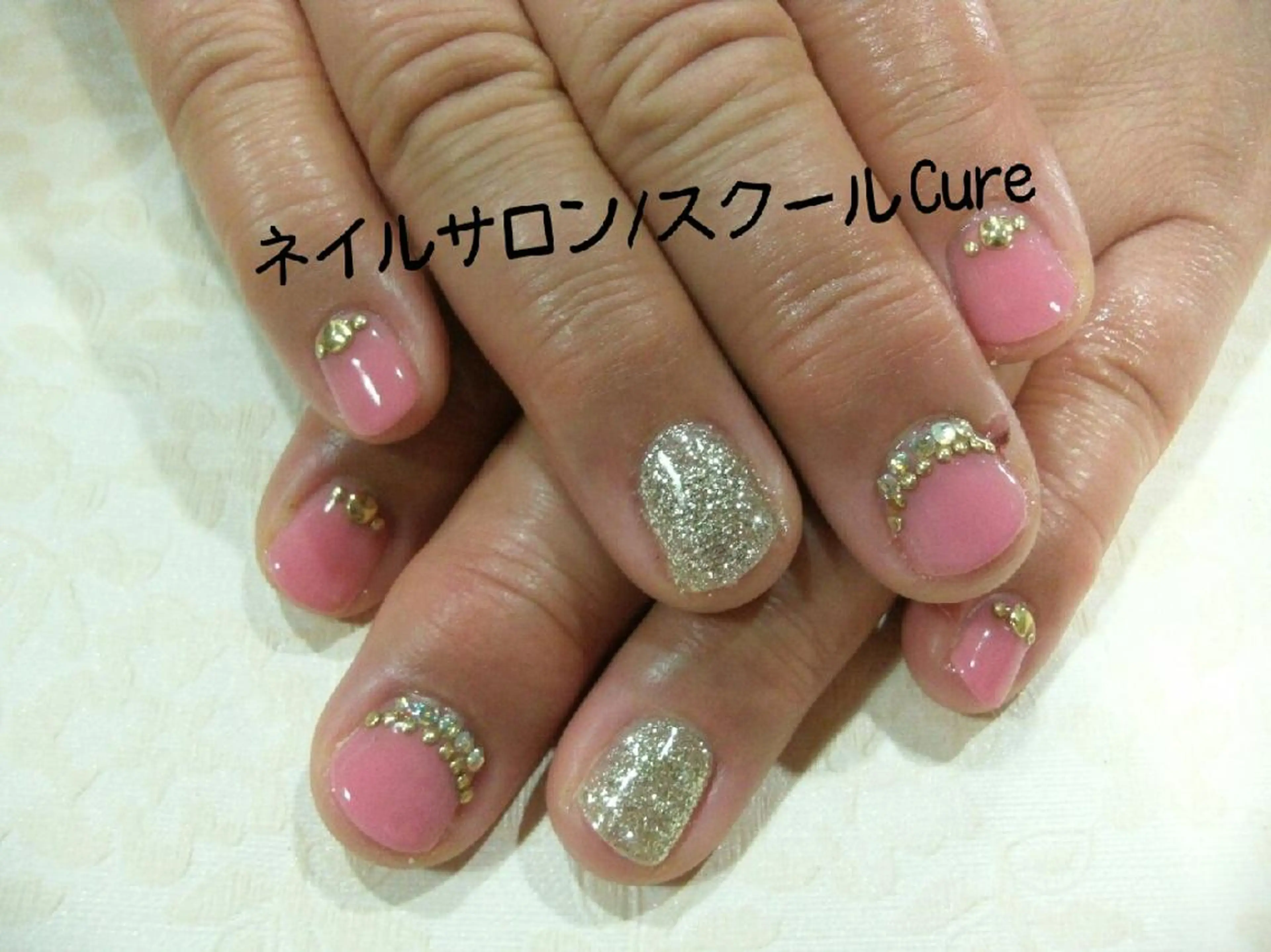 ショート ネイル キラキラネイル ラメ(グリッター) ストーンネイル ネイルサロン Cureのネイルデザイン