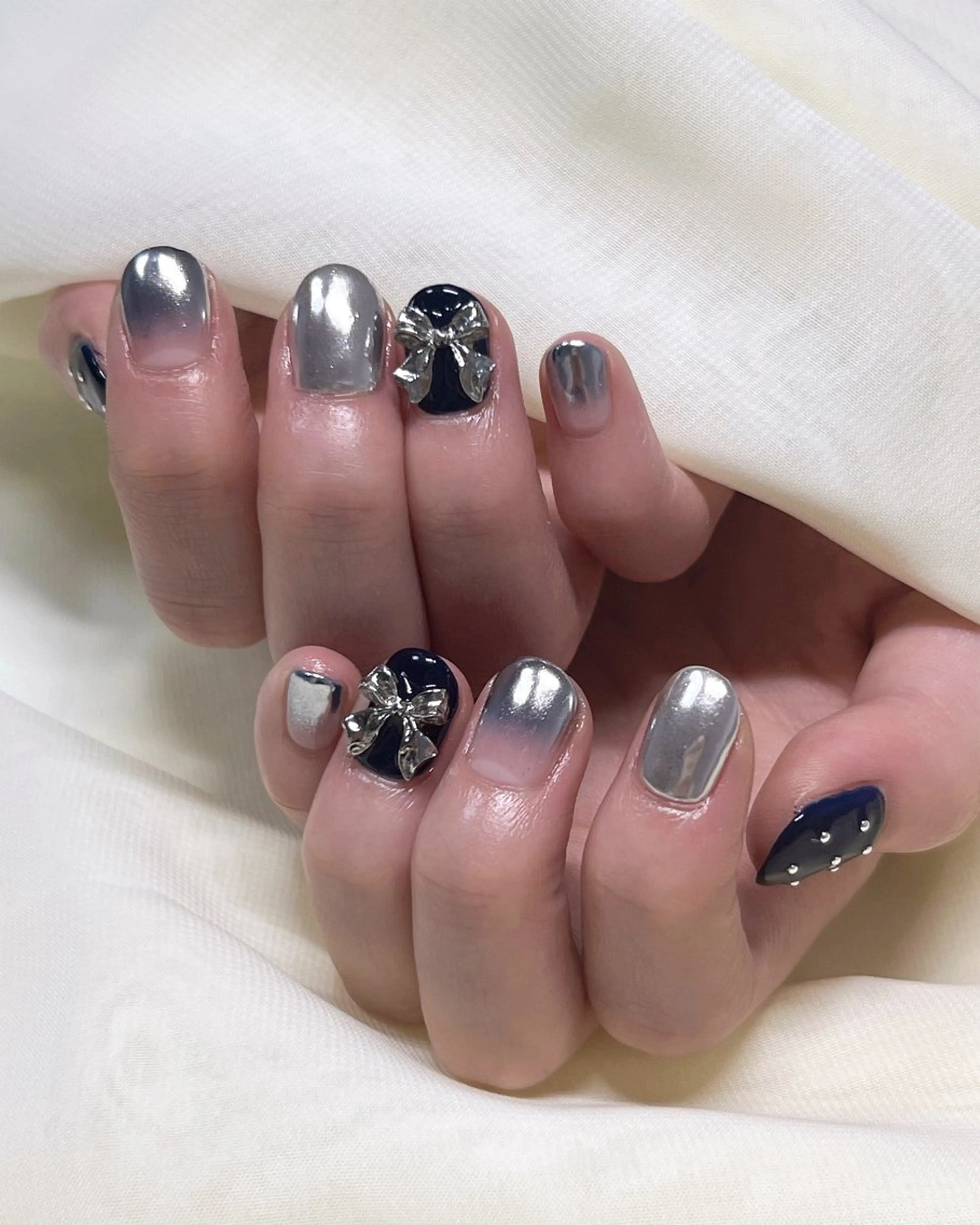 ネイル アートネイル ネイビー シルバー nail salon MUAのネイルデザイン