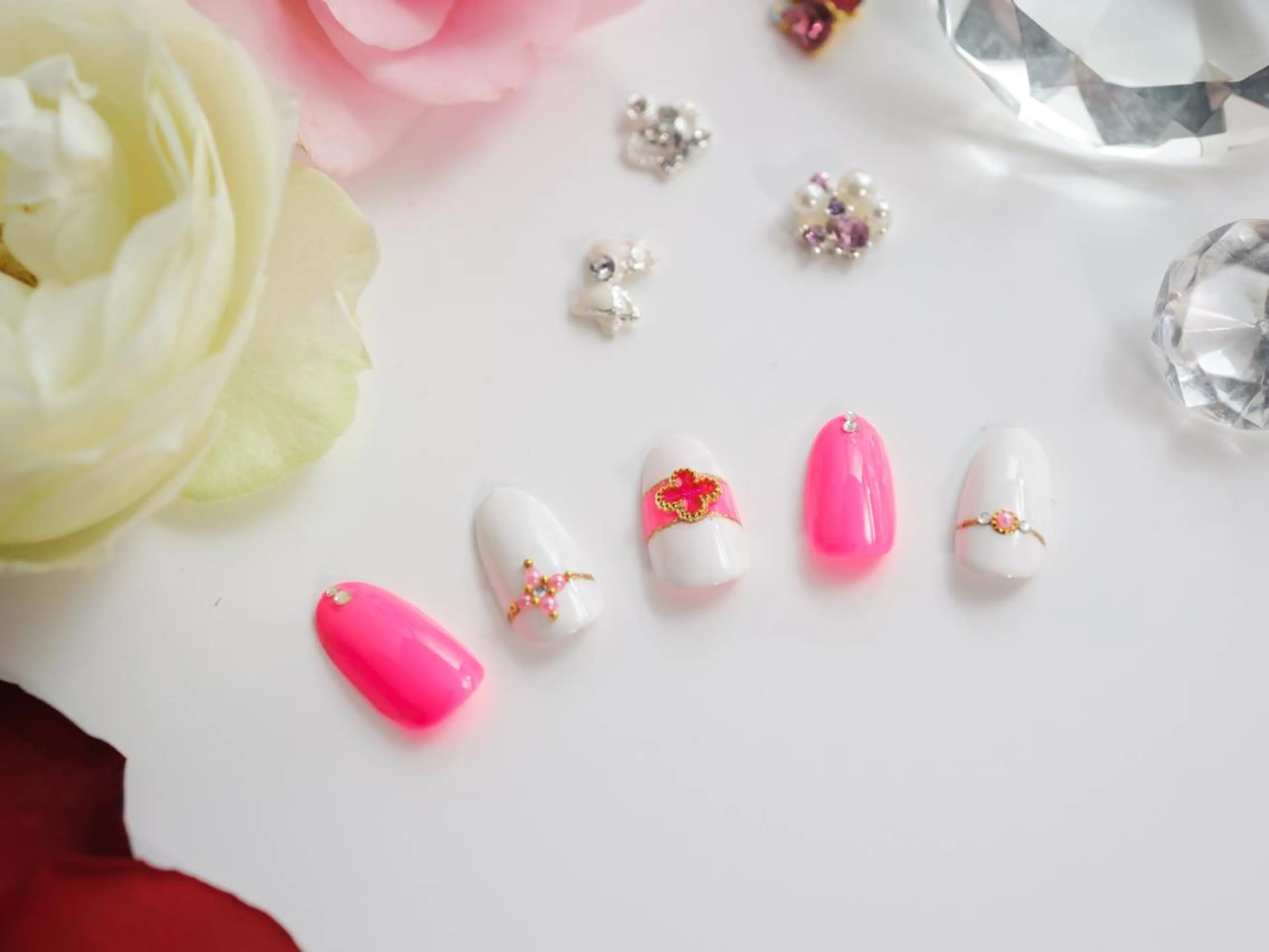 ミディアム ネイル ハンドネイル ハンドケア 💎ビューティサロン 湘南　RIRAN💎のネイルデザイン