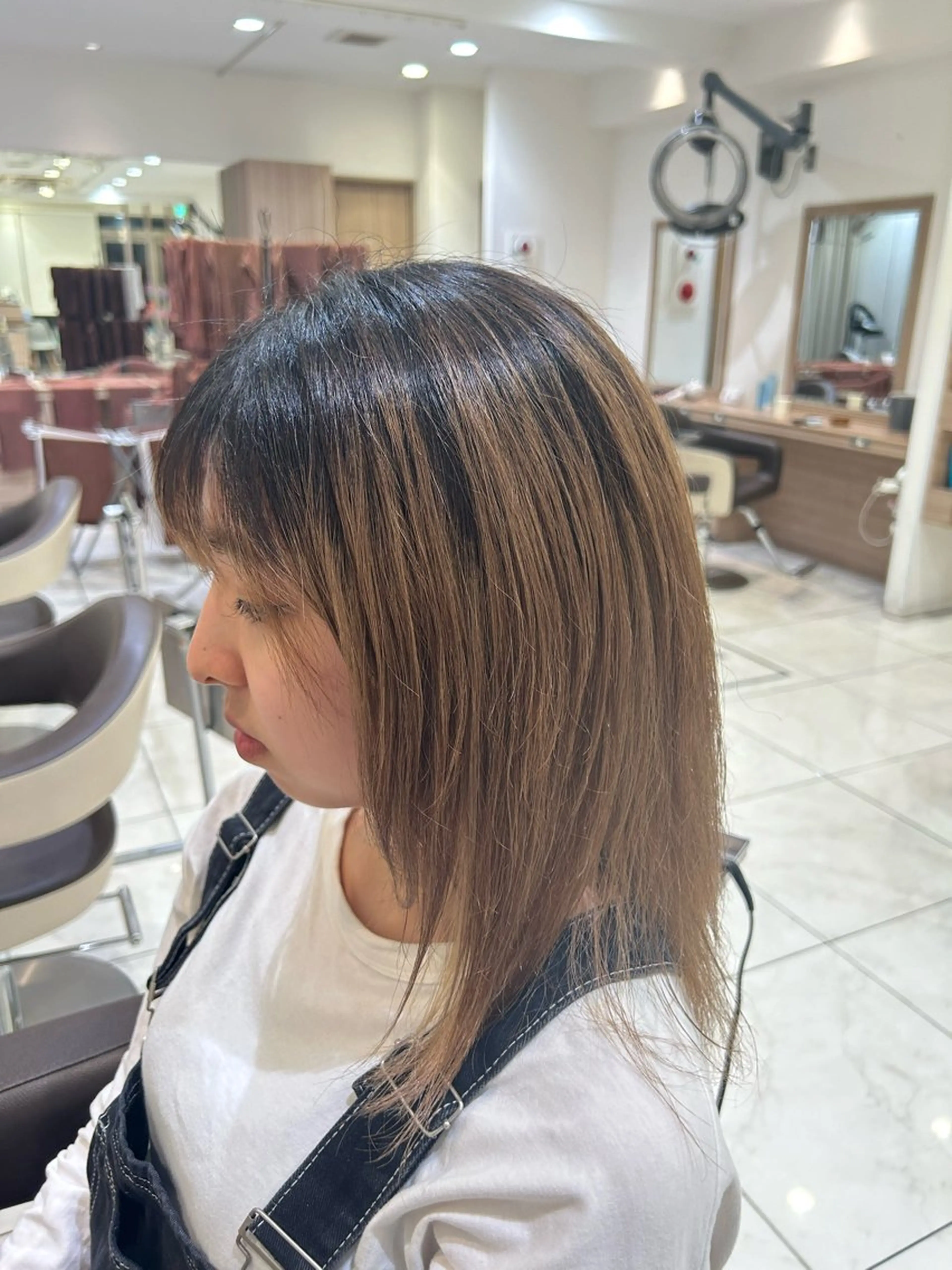 ミディアム ハイトーン/レイヤー 藤田健太郎のヘアスタイル