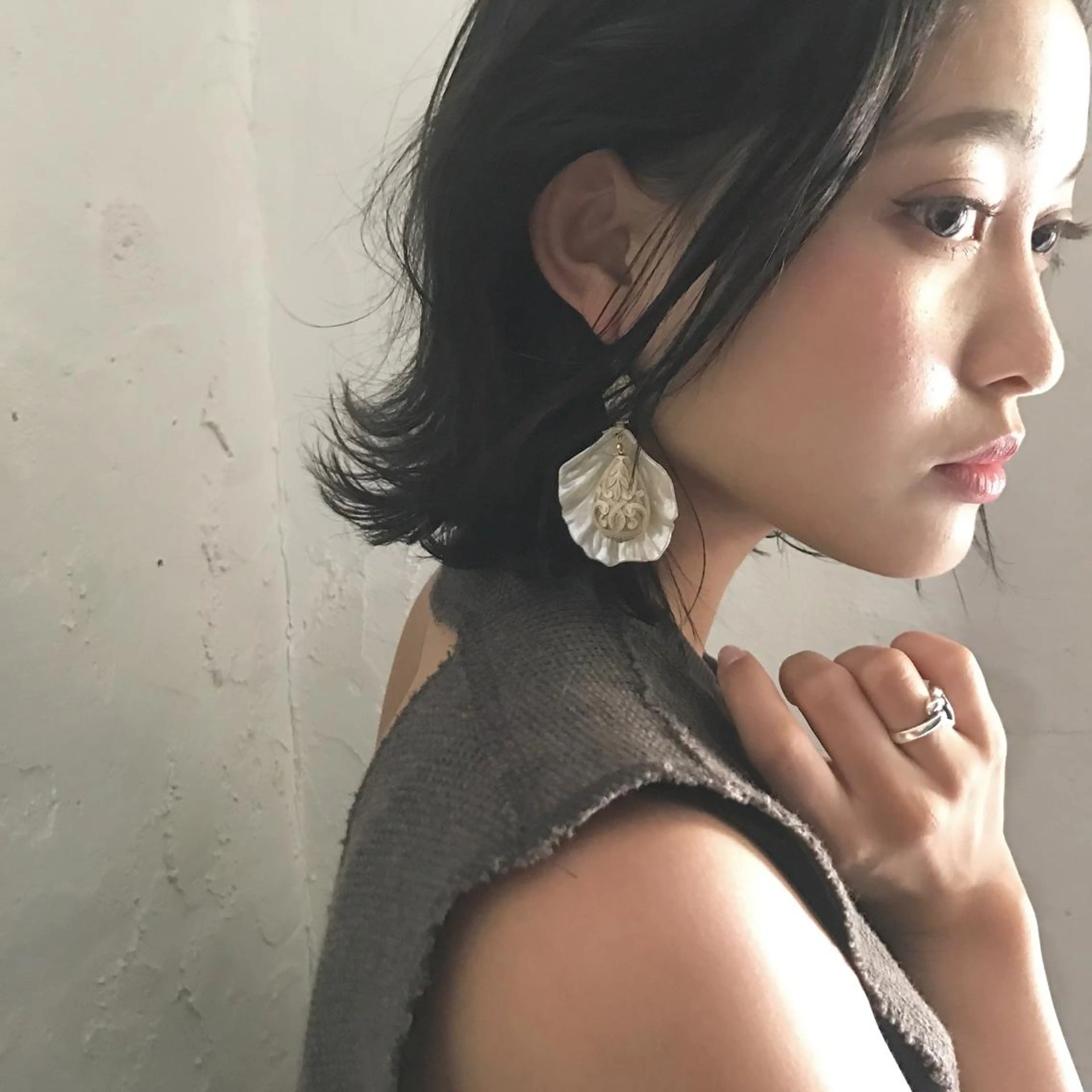 ミディアム 顔周りカット 伊 杏のヘアスタイル