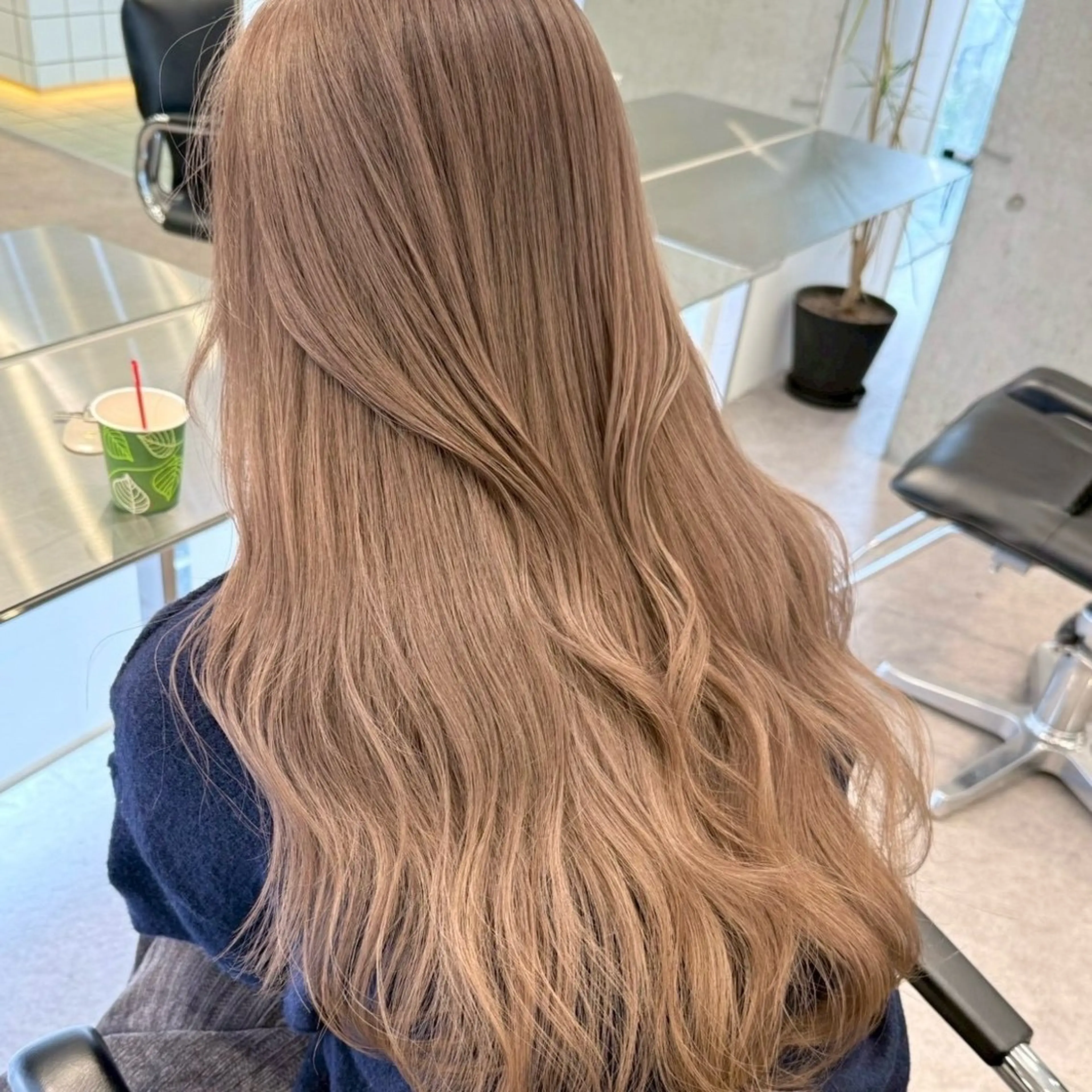 ロング カラー ブリーチ 透明感カラー ヘアカラー ミルクティーベージュ 🩰🤎miharuのヘアスタイル