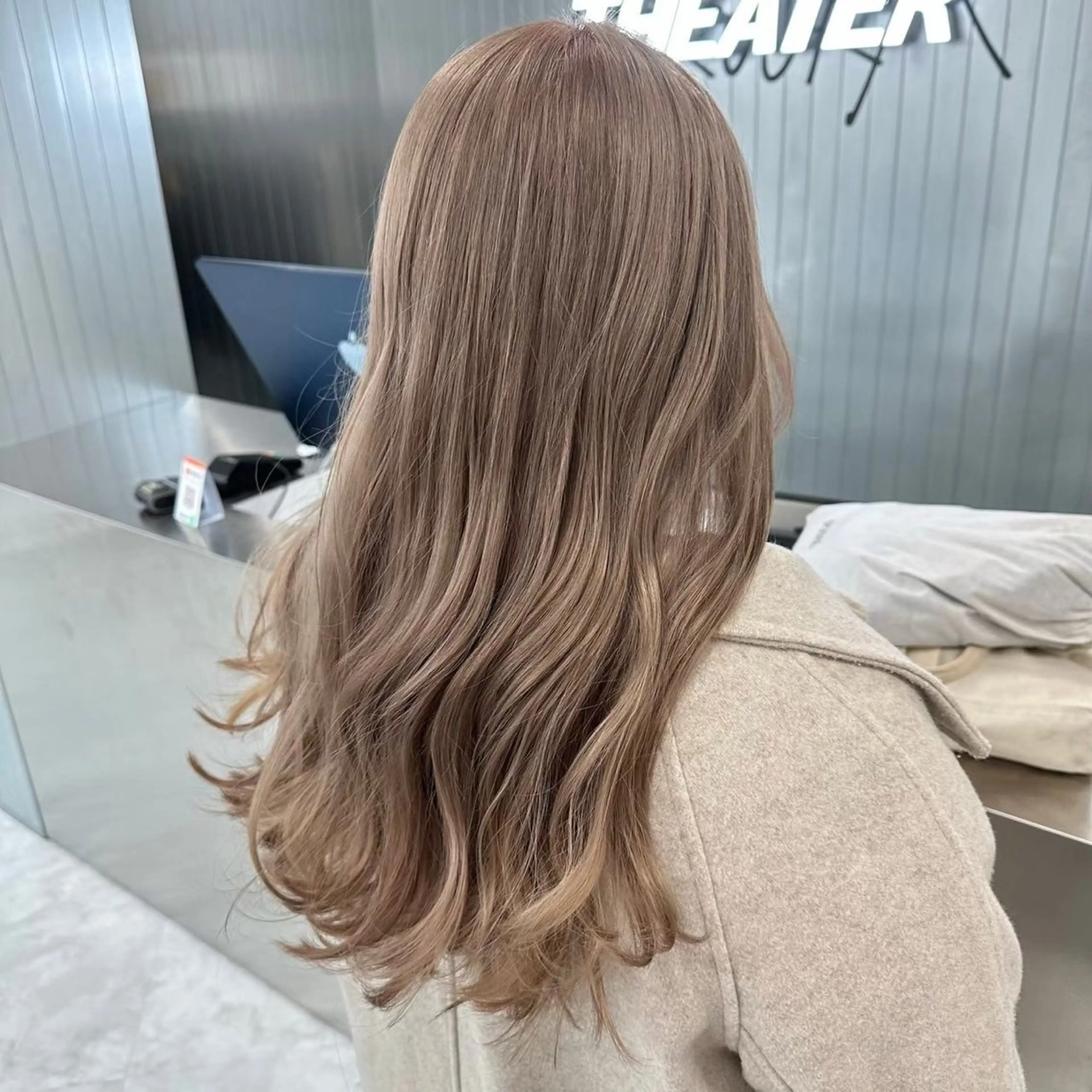 ロング ヘアカラー トリートメント ヘッドスパ ヘアセット 韓国ヘア/ブリーチ無 しWカラー/オリーブのヘアスタイル