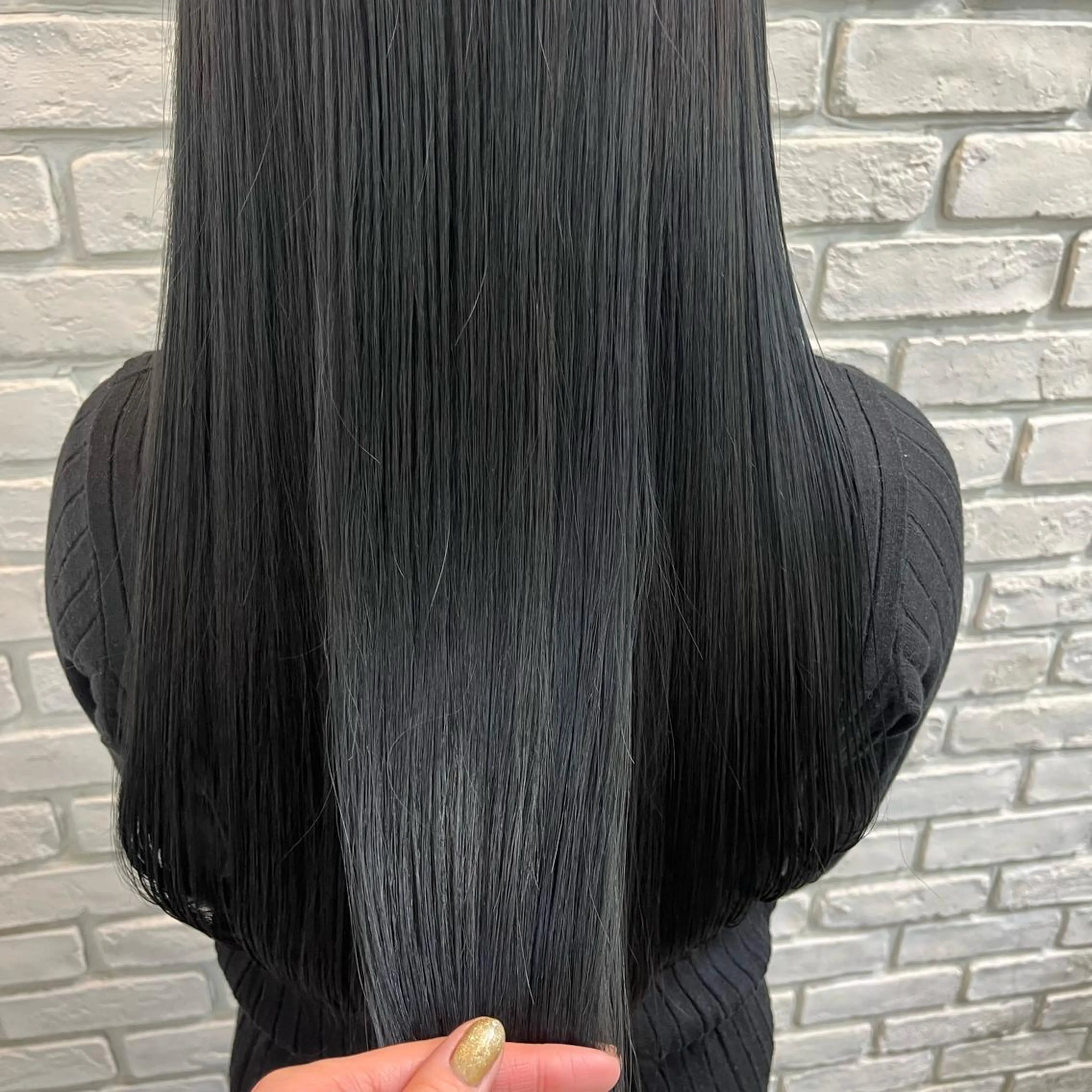 ロング カラー 黒髪 ブルーカラー ブルーブラック ロング トリートメント カット ヘアカラー トリートメント SOYON 🤍CHIZU🤍.のヘアスタイル