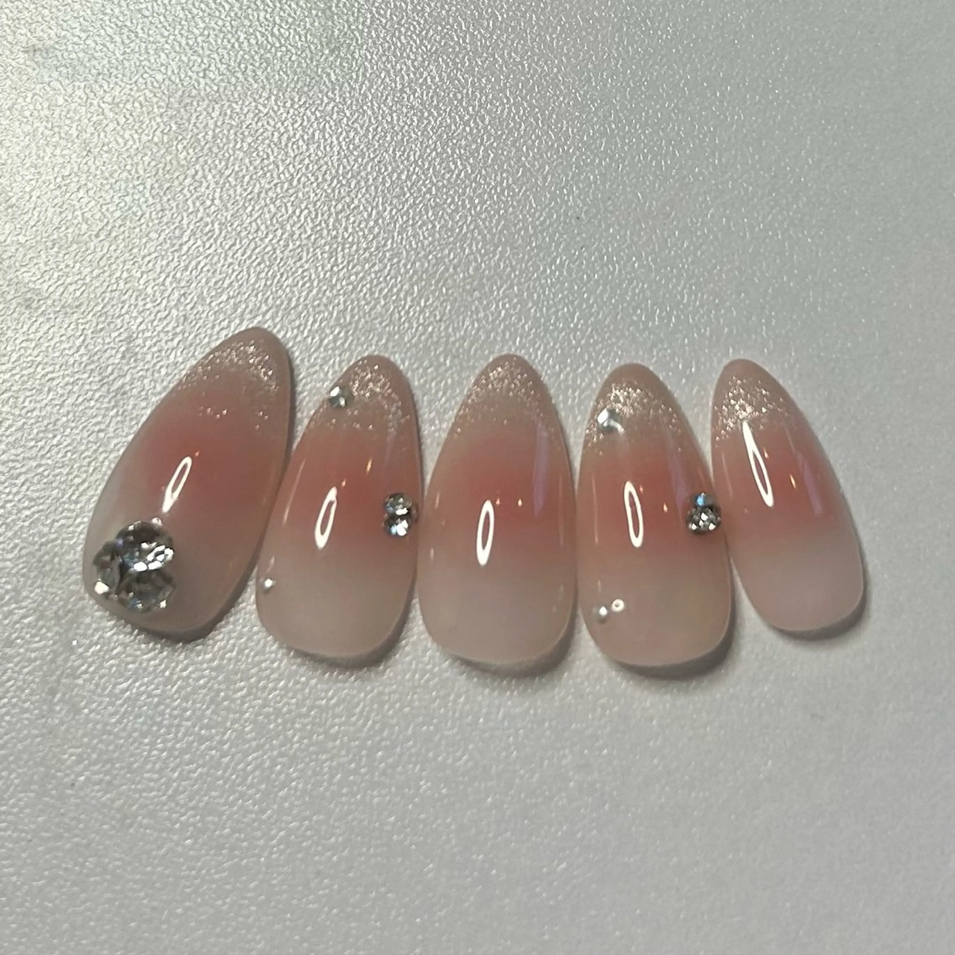 オフなし チークネイル(ワンホン風)の写真