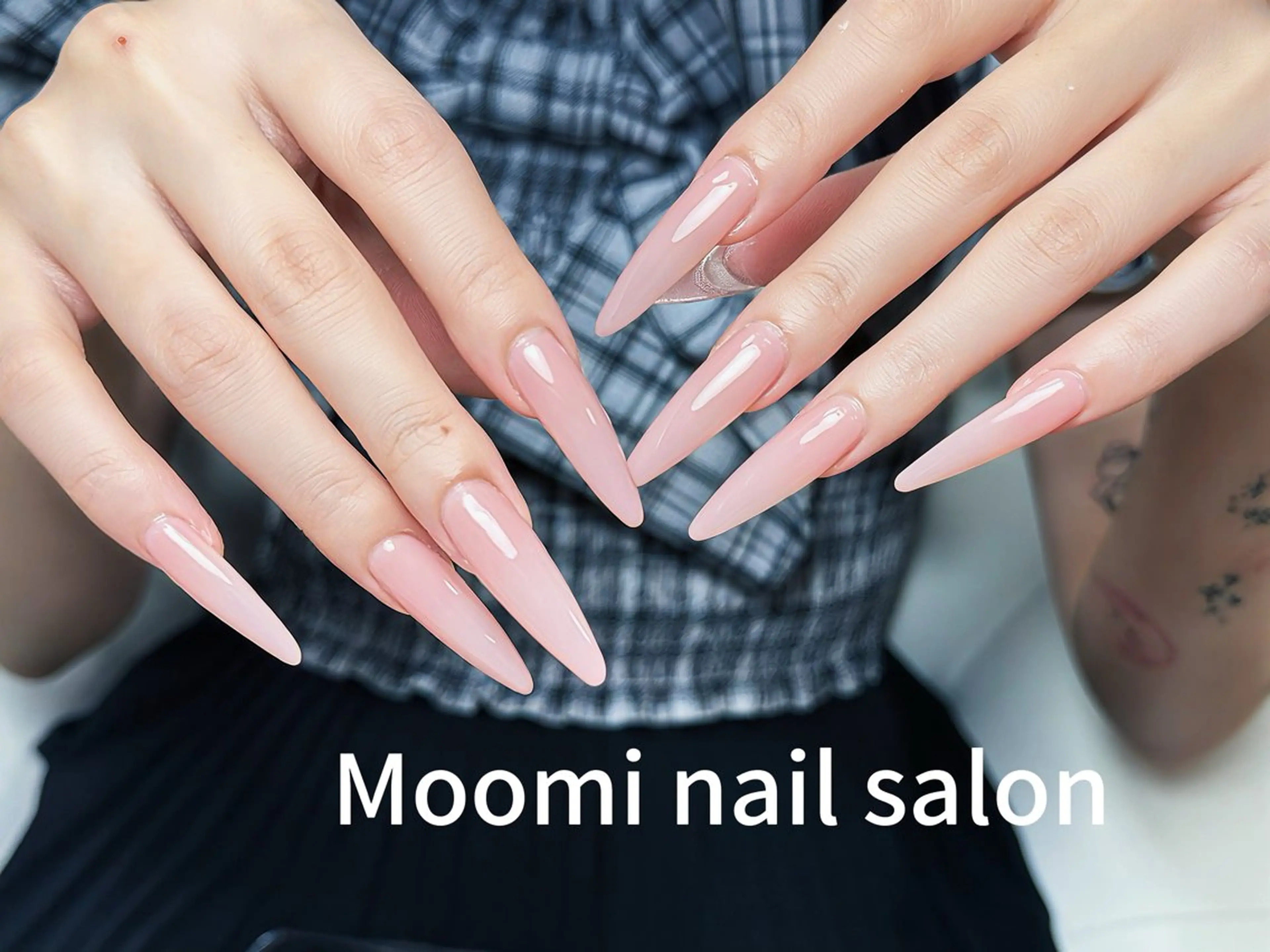 ロング ハンドネイル Moomi nail salonのネイルデザイン