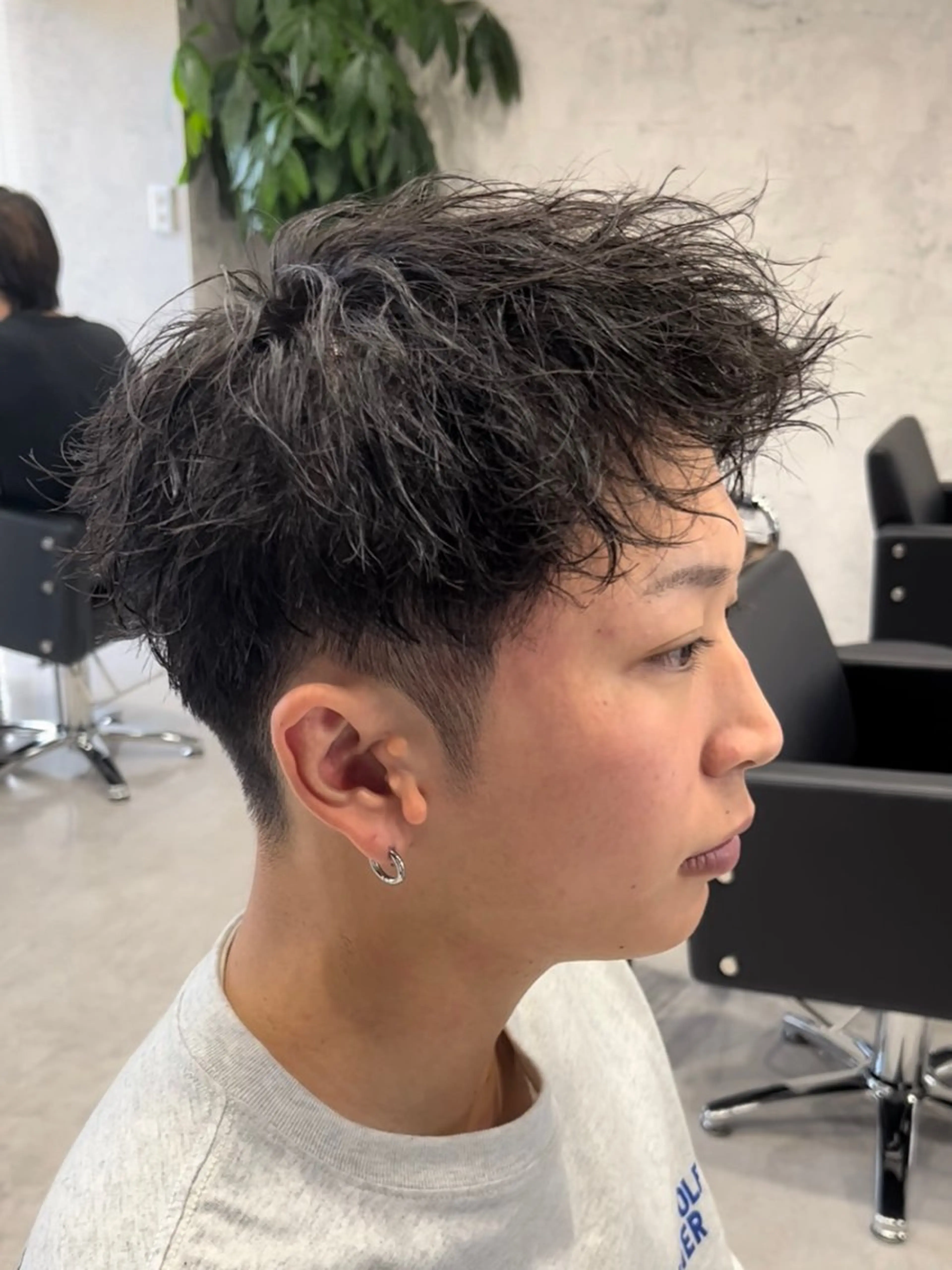 ショート パーマ メンズ アップバング メンズパーマ メンズショート ツイストスパイラルパーマ ショートヘア カット トリートメント 【店長】メンズ職人 短髪　ハイトーン🔥のヘアスタイル