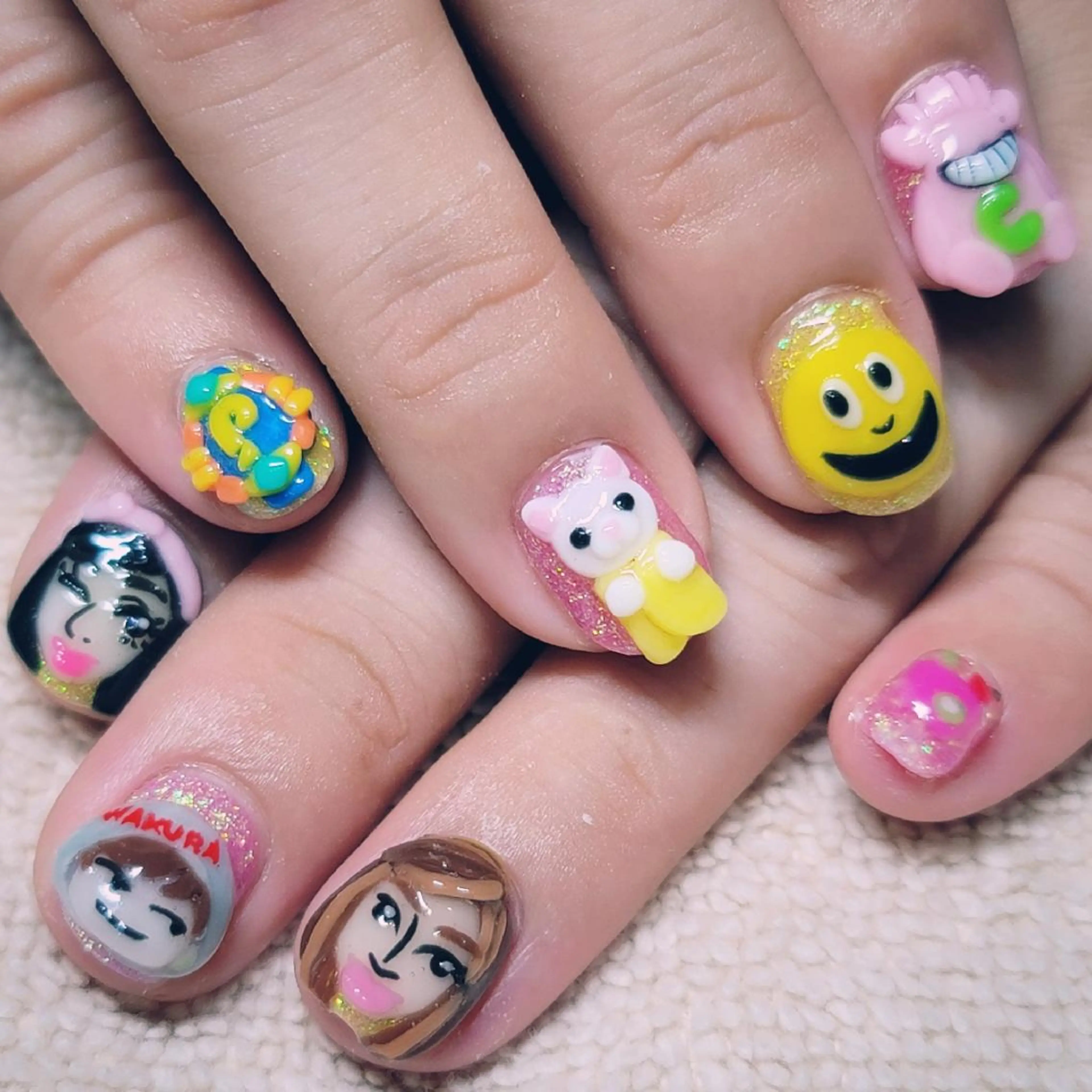 ネイル ラメ(グリッター) ピンク 黄色 ハンドネイル よしだ ひろきのネイルデザイン