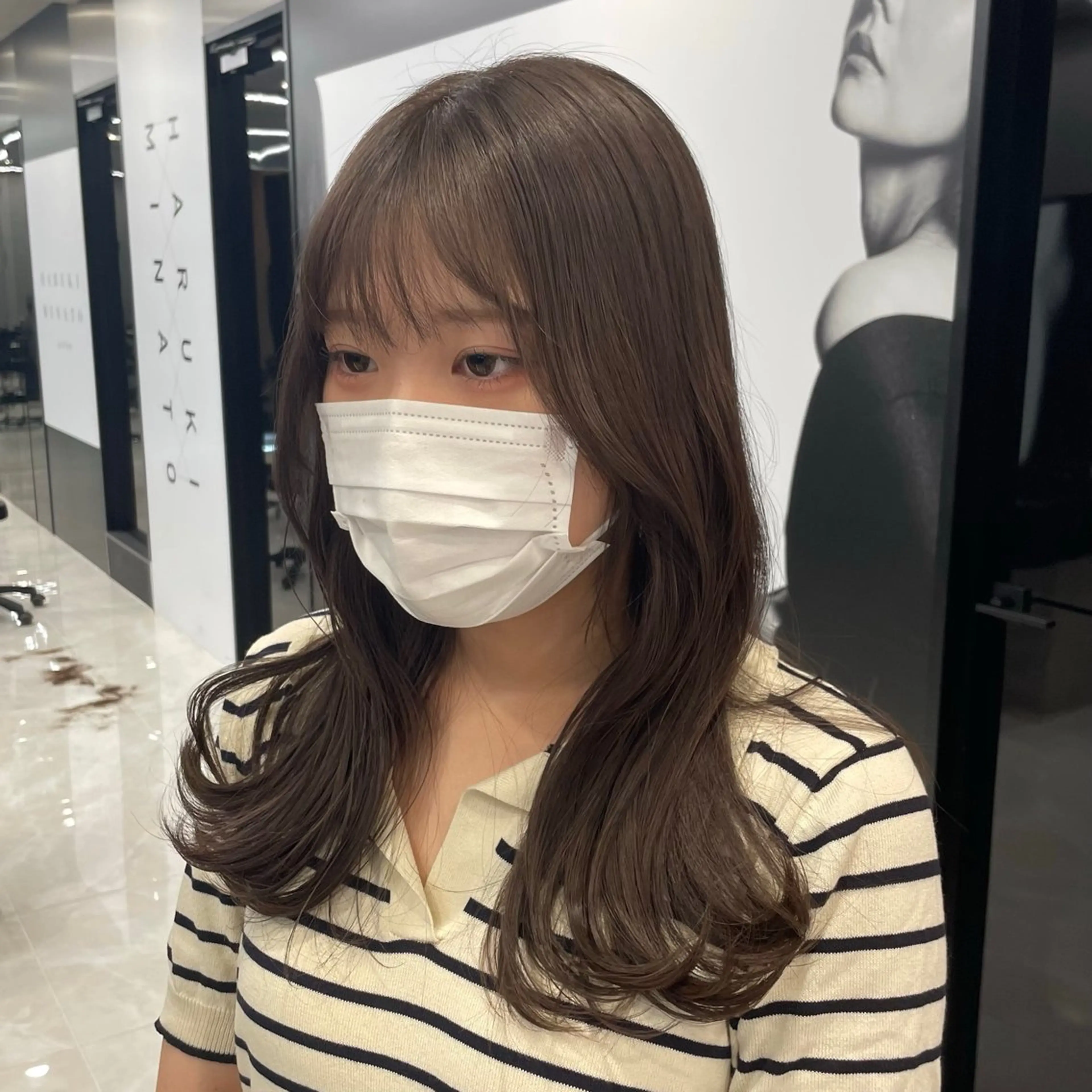 ロング カラー ブリーチ 透明感カラー グレージュ ミルクティーグレージュ くびれヘア ヘアカラー HARUKI MINATO Japan SENDAI所属・🌈【透明感・韓国 ヘア】がっきー🌈のヘアスタイル