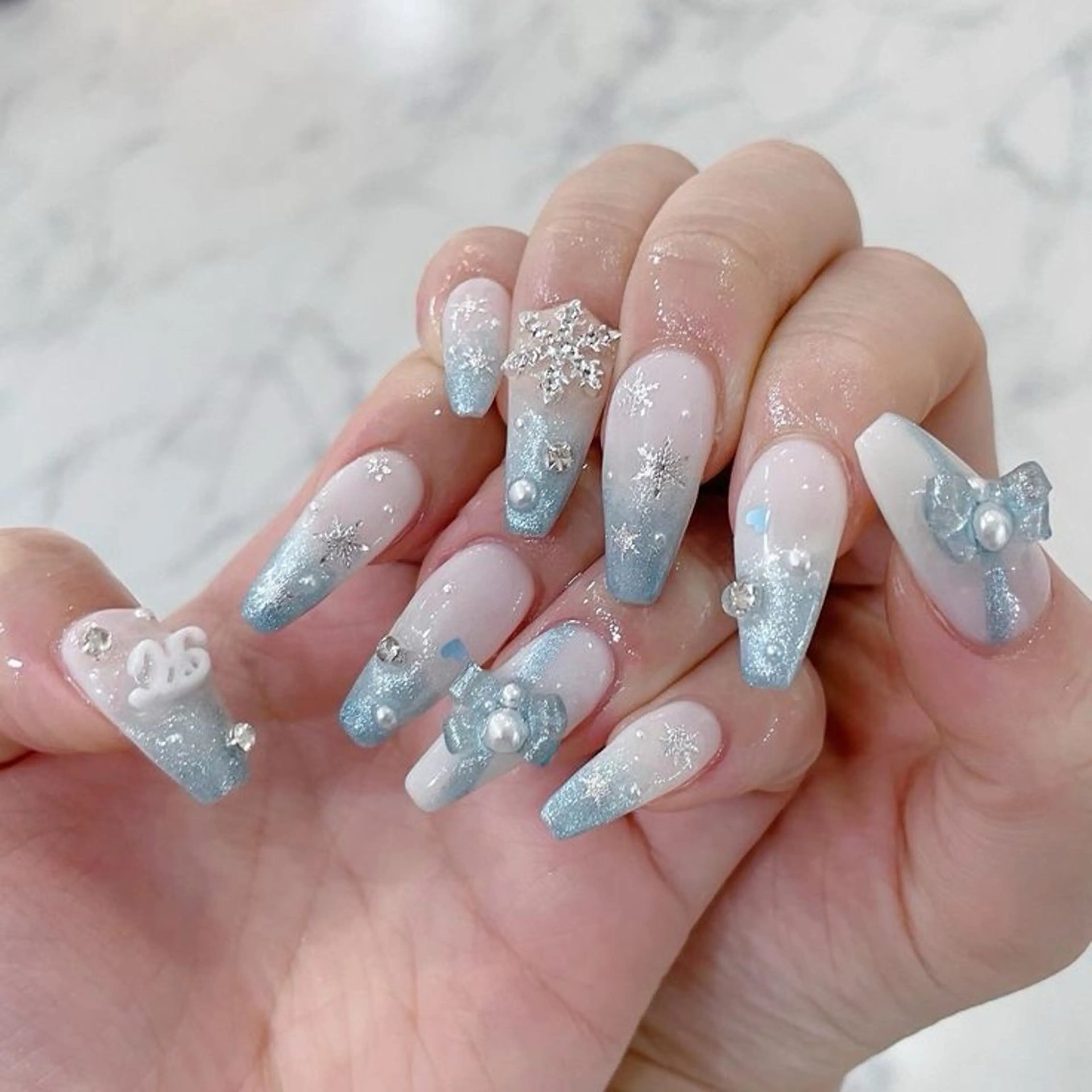 ネイル マグネットネイル ピンク ネイルチップ 冬ネイル Lee Nailsのネイルデザイン