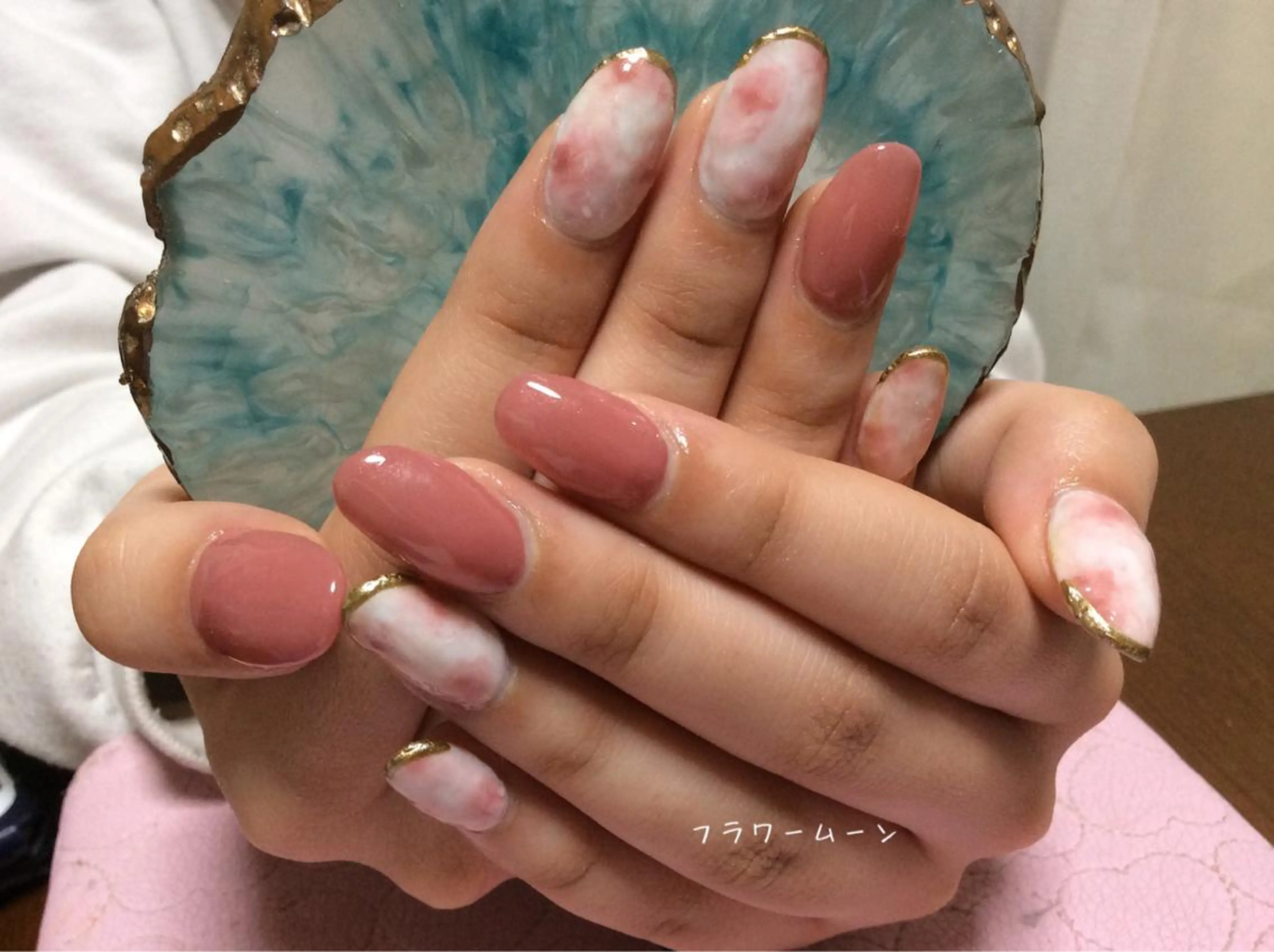 ネイル フラワー ムーンのネイルデザイン