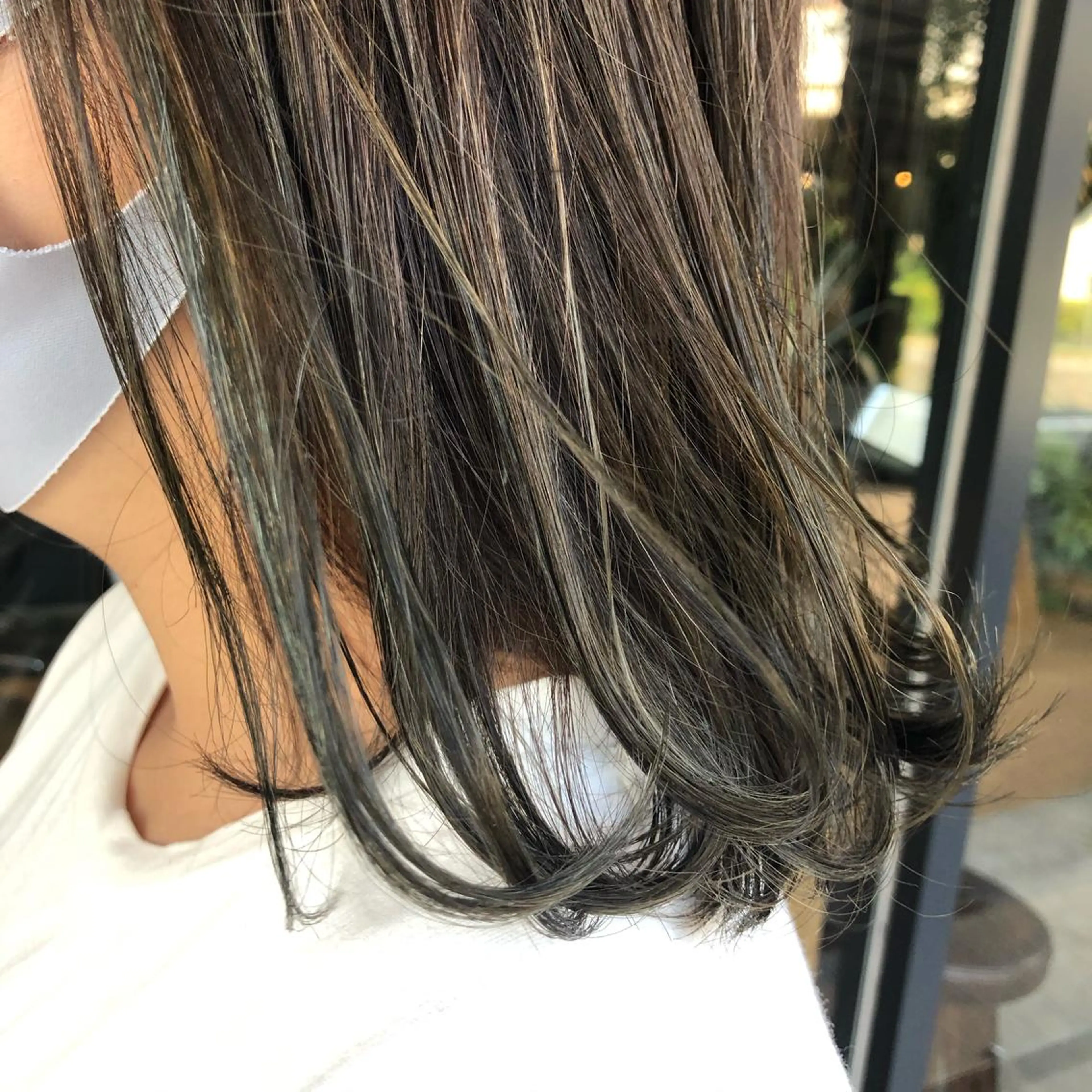 ミディアム カラー akane .のヘアスタイル