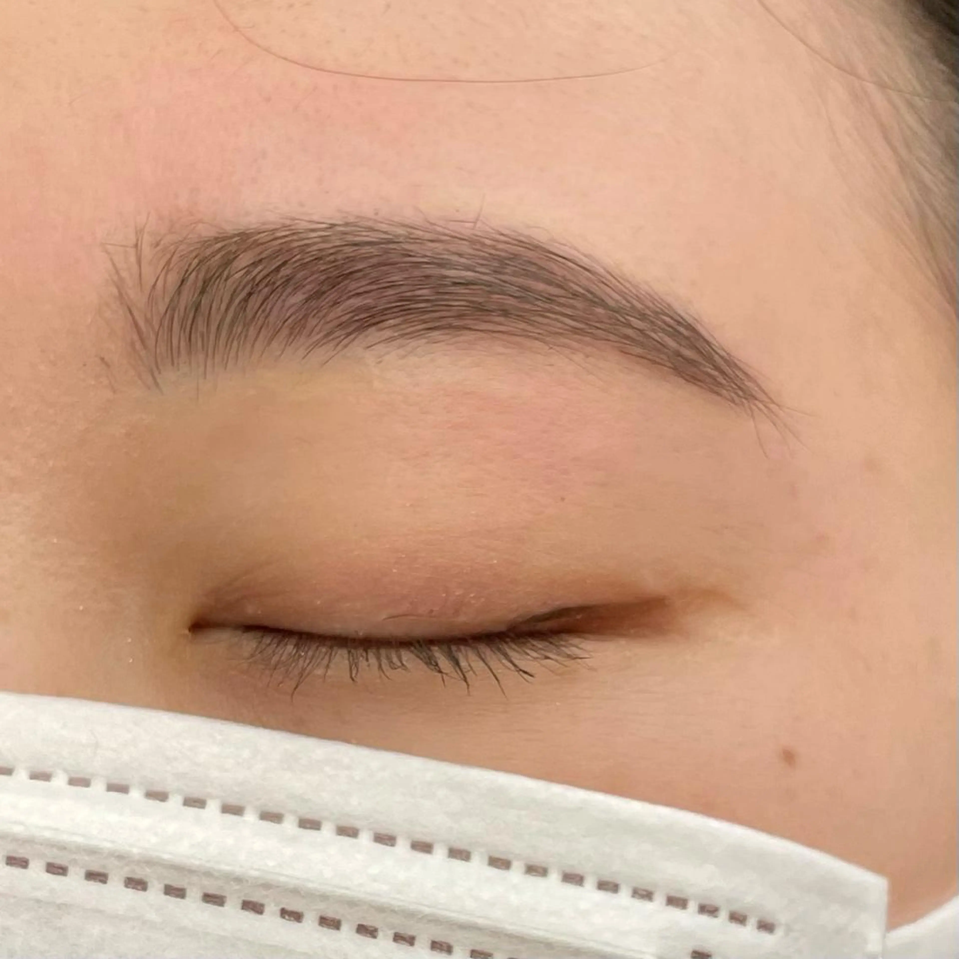 アイブロウ 鍵山 千秋のヘアスタイル