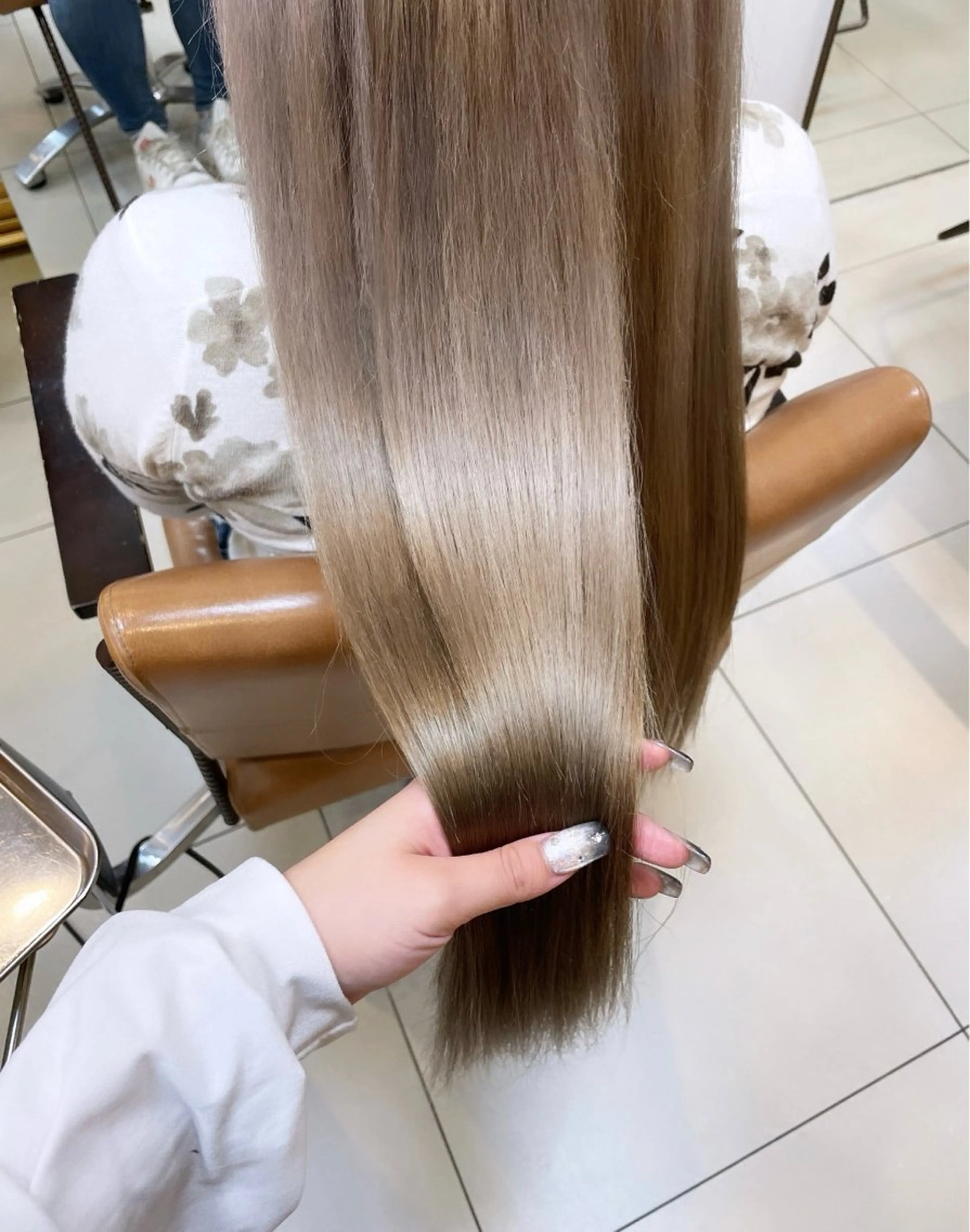 ロング カラー ベージュカラー ホワイトベージュ SOYON なんば店所属・水島 真彩のヘアスタイル