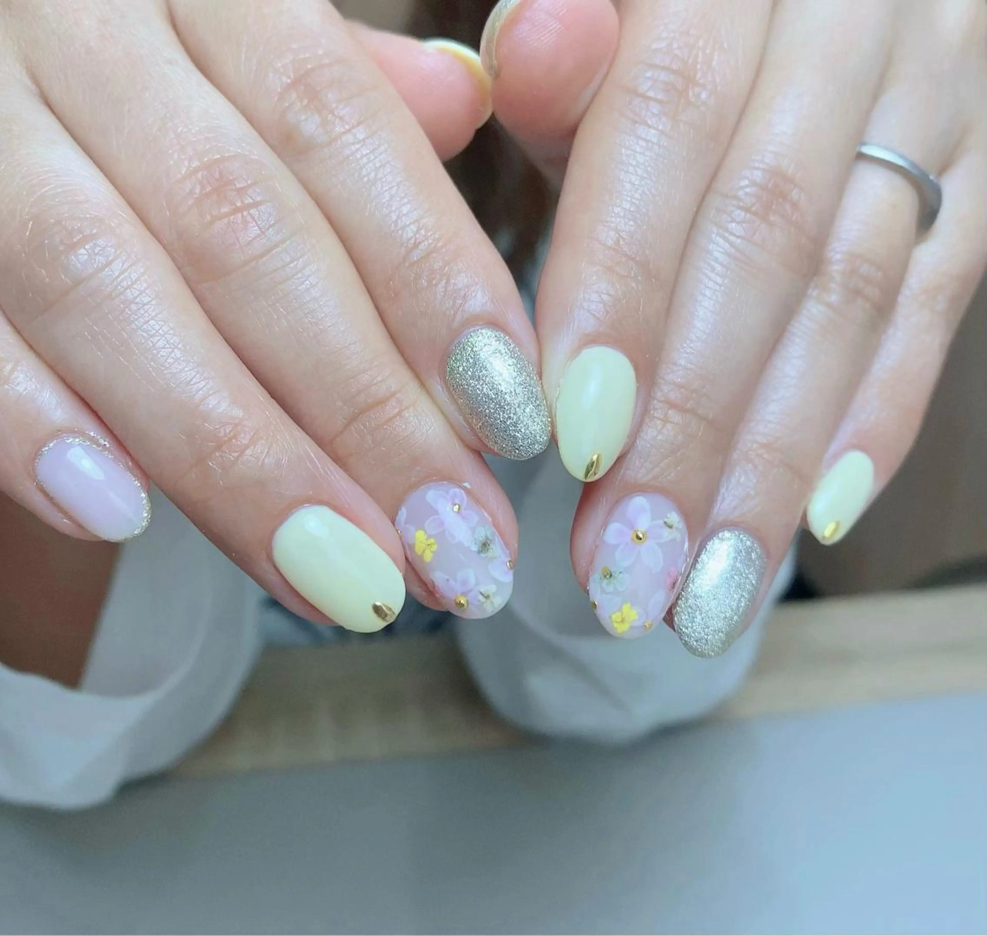 ミディアム イエローカラー ハンドネイル cattleya nailのネイルデザイン
