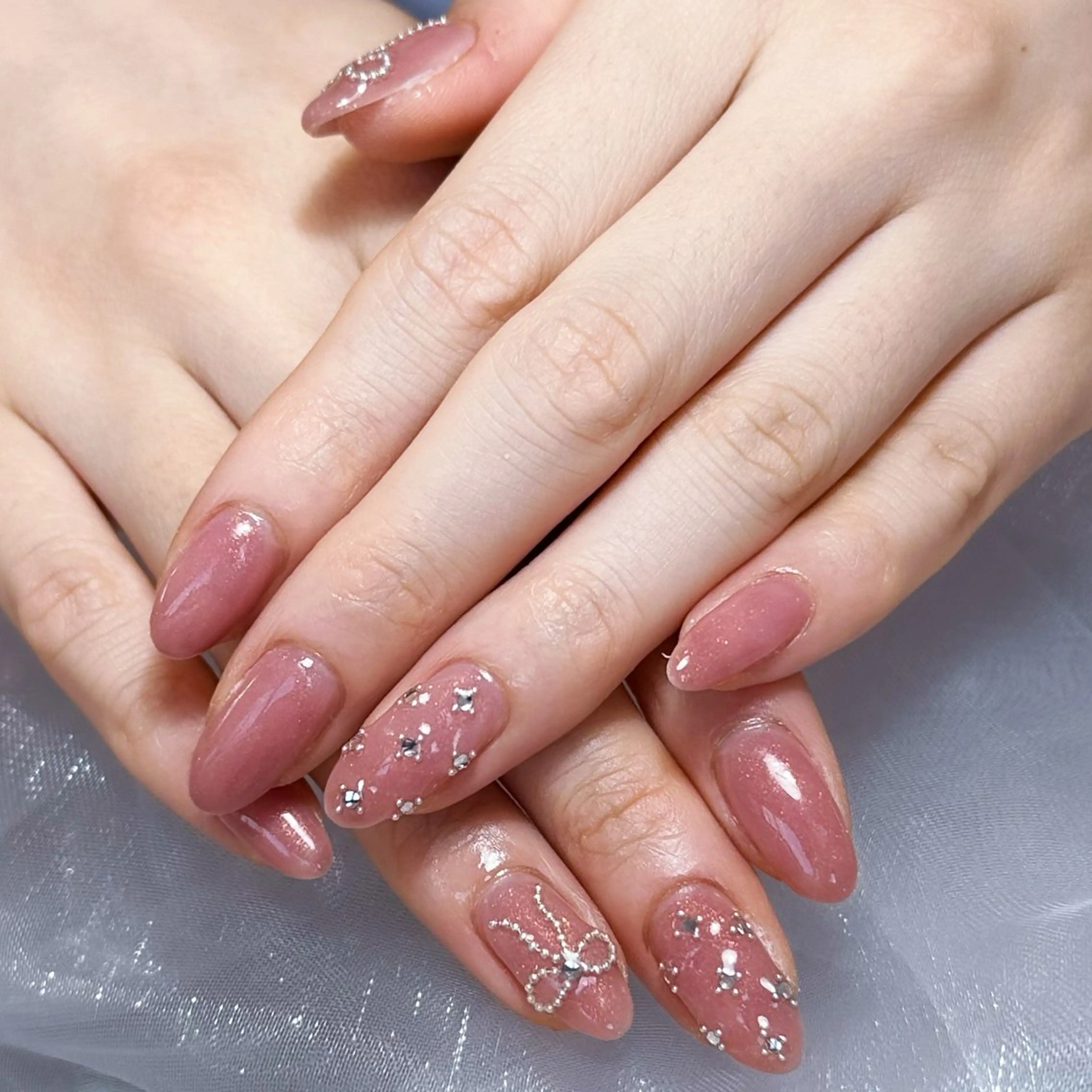 ネイル アートネイル オーロラネイル ガーリー キラキラネイル 韓国ネイル ハンドネイル ハンドケア DEMAIN- ERIのネイルデザイン