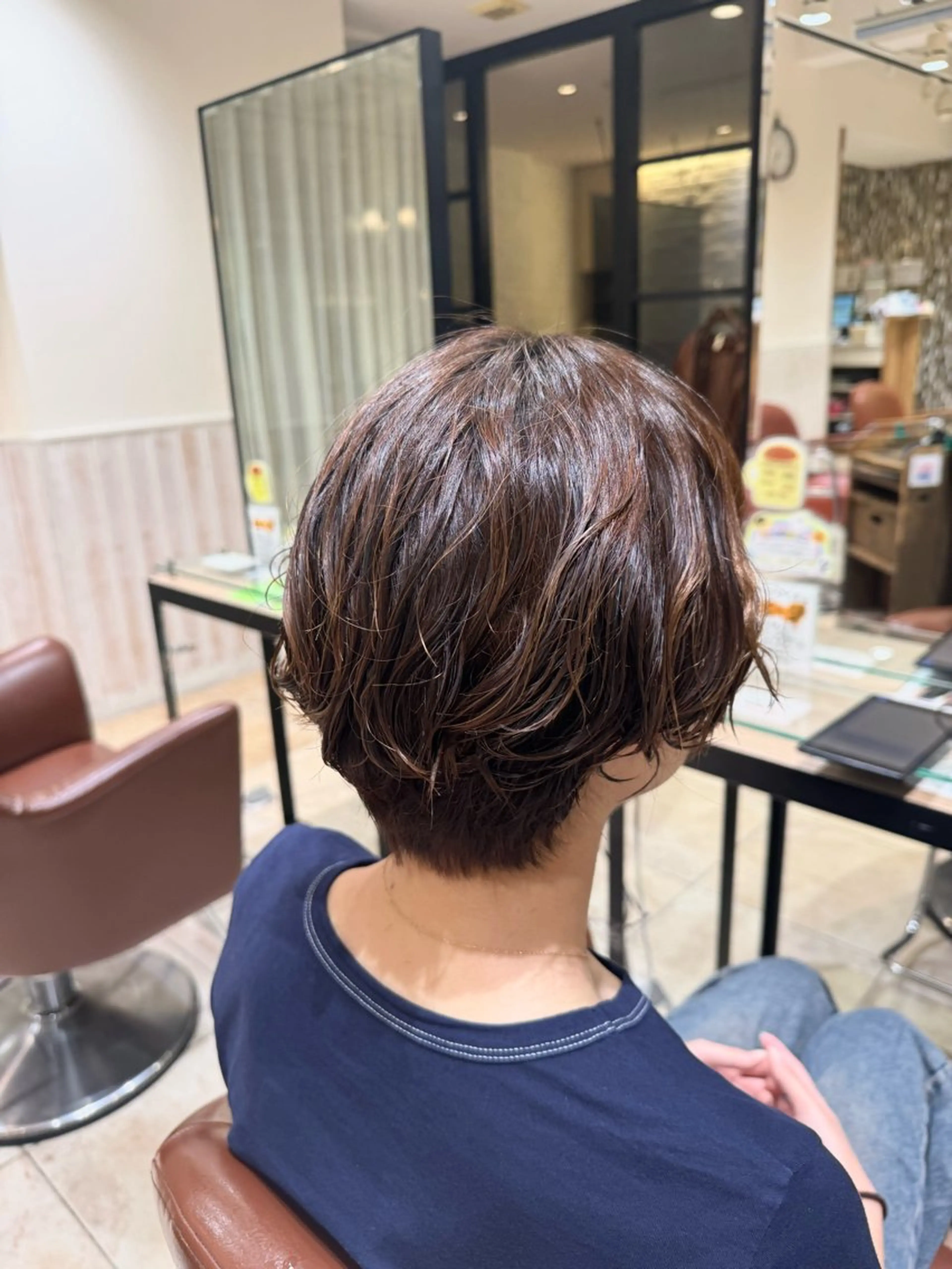 ショート パーマ キッズ ショートヘア 透け感カラー🌿 小島 りなのヘアスタイル