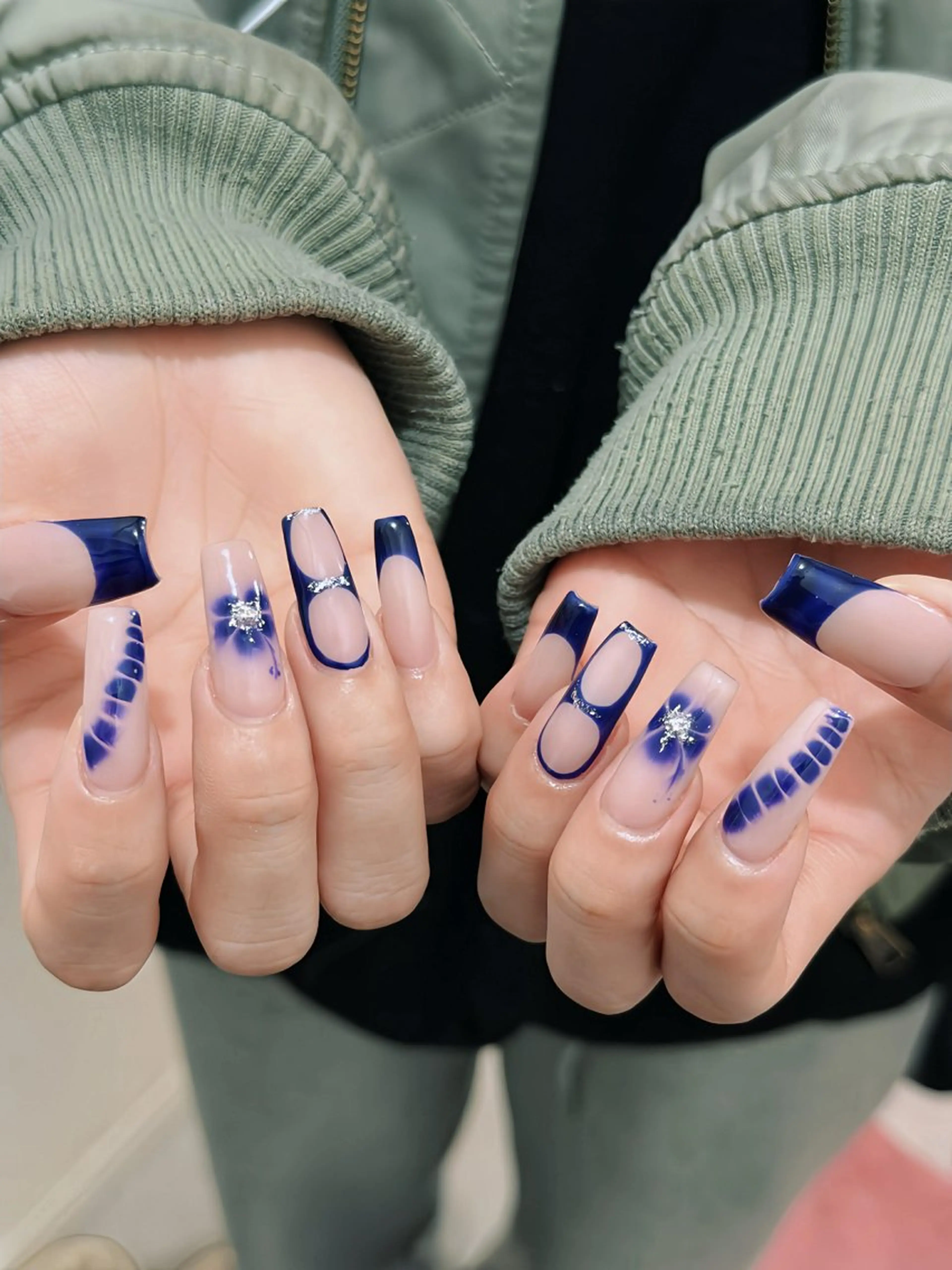 ネイル オーロラネイル ボルドー ブラウン 氷ネイル・うるうるネイル キラキラネイル ハンドネイル Julli NailStudioのネイルデザイン