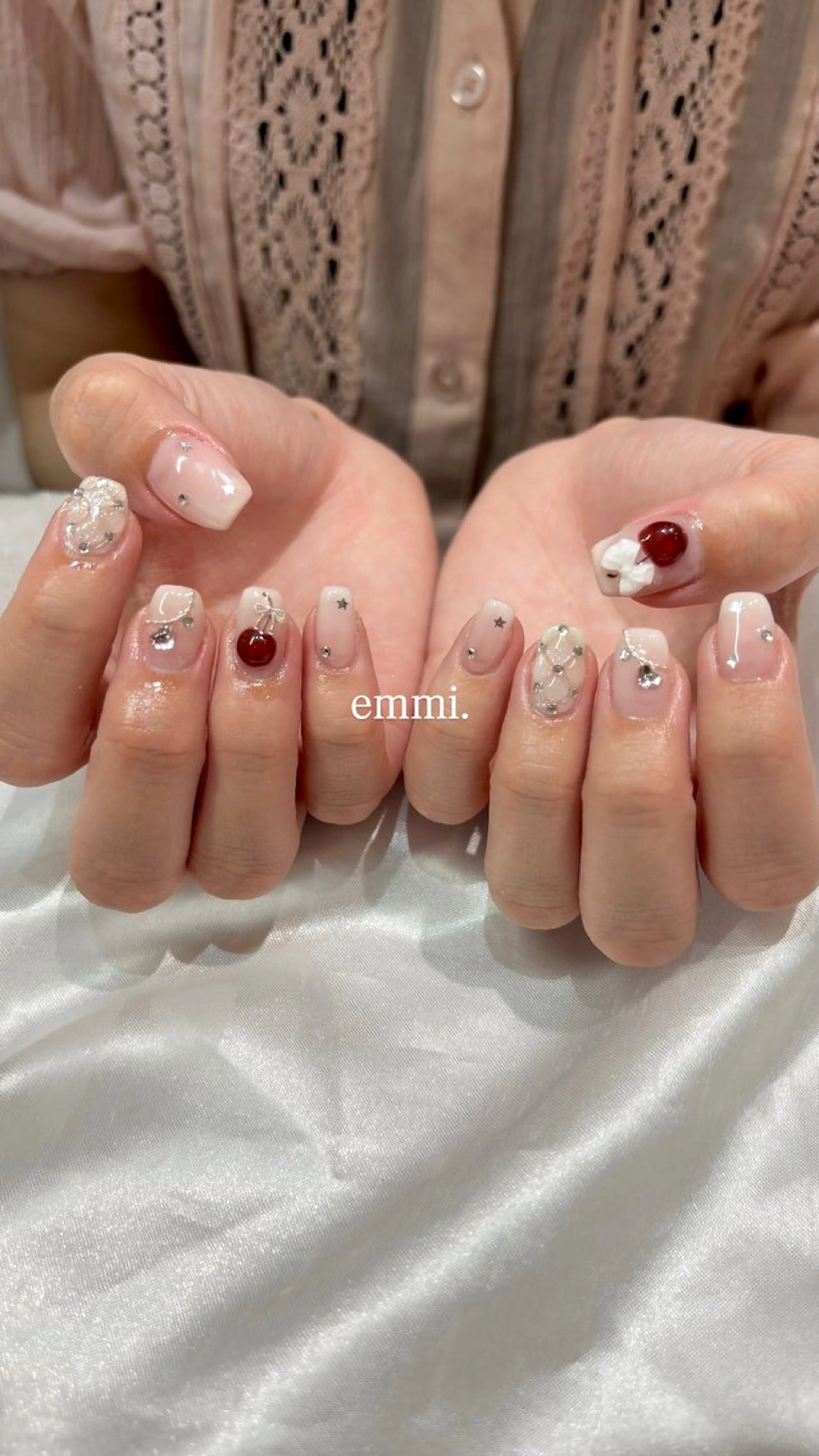 ネイル チークネイル フレンチネイル ガーリー 氷ネイル・うるうるネイル キラキラネイル ハンドネイル GO TODAY SHAiRE SALON 表参道colore店所属・emmi nailのネイルデザイン