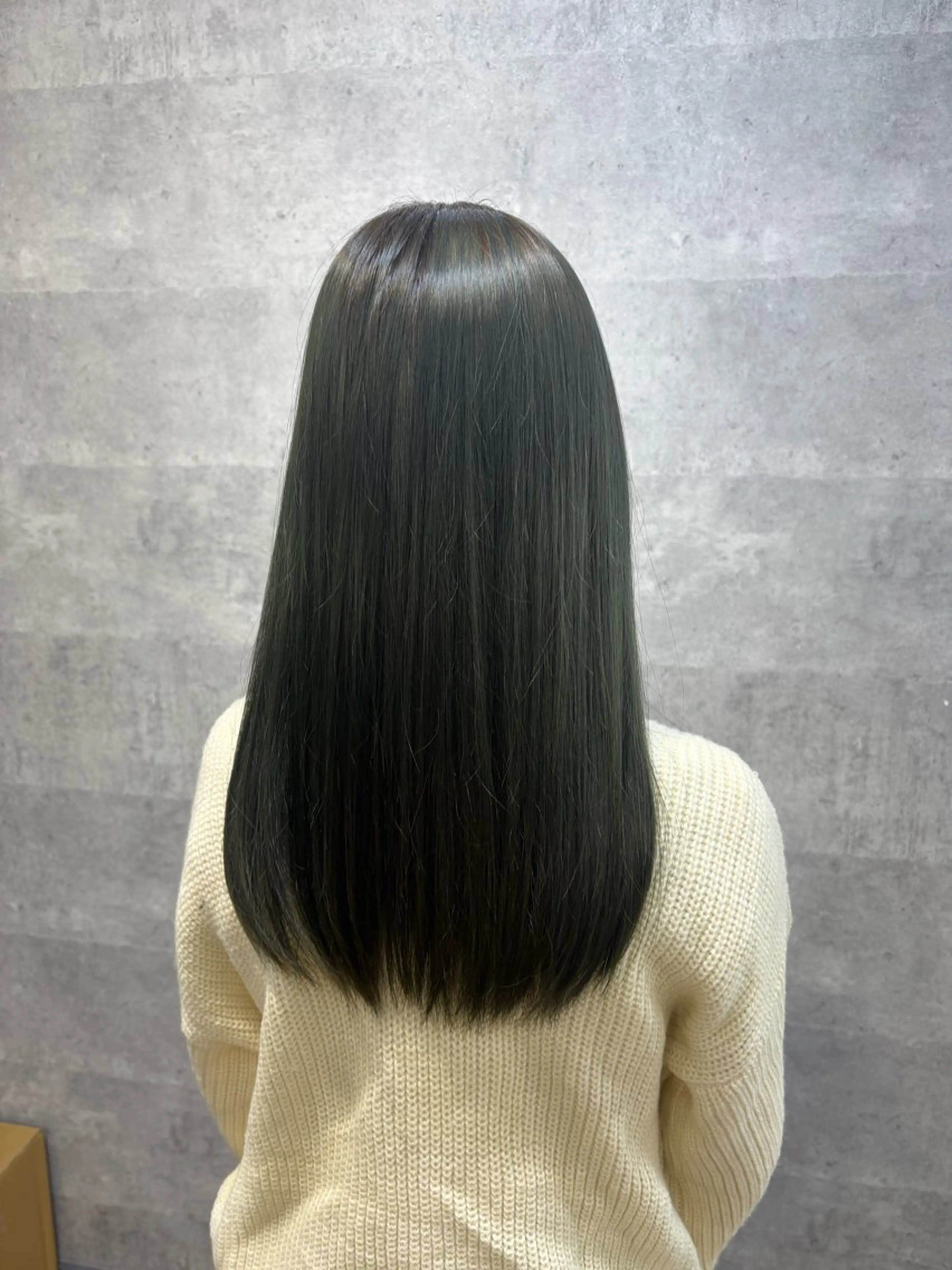 ロング カット ヘアカラー トリートメント U-ra NAMIのヘアスタイル