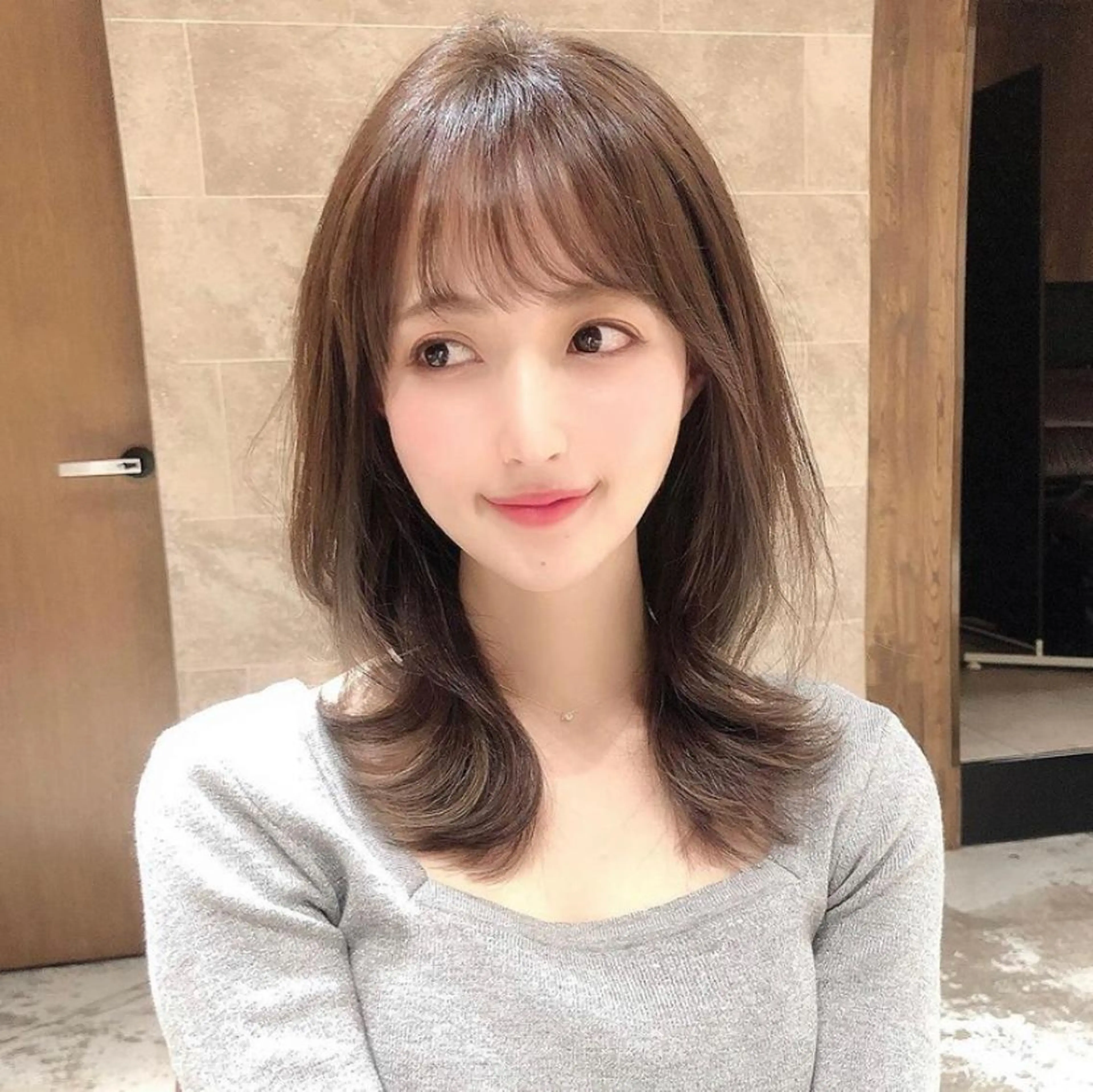 ミディアム カラー AFLOAT TOKYOのヘアスタイル