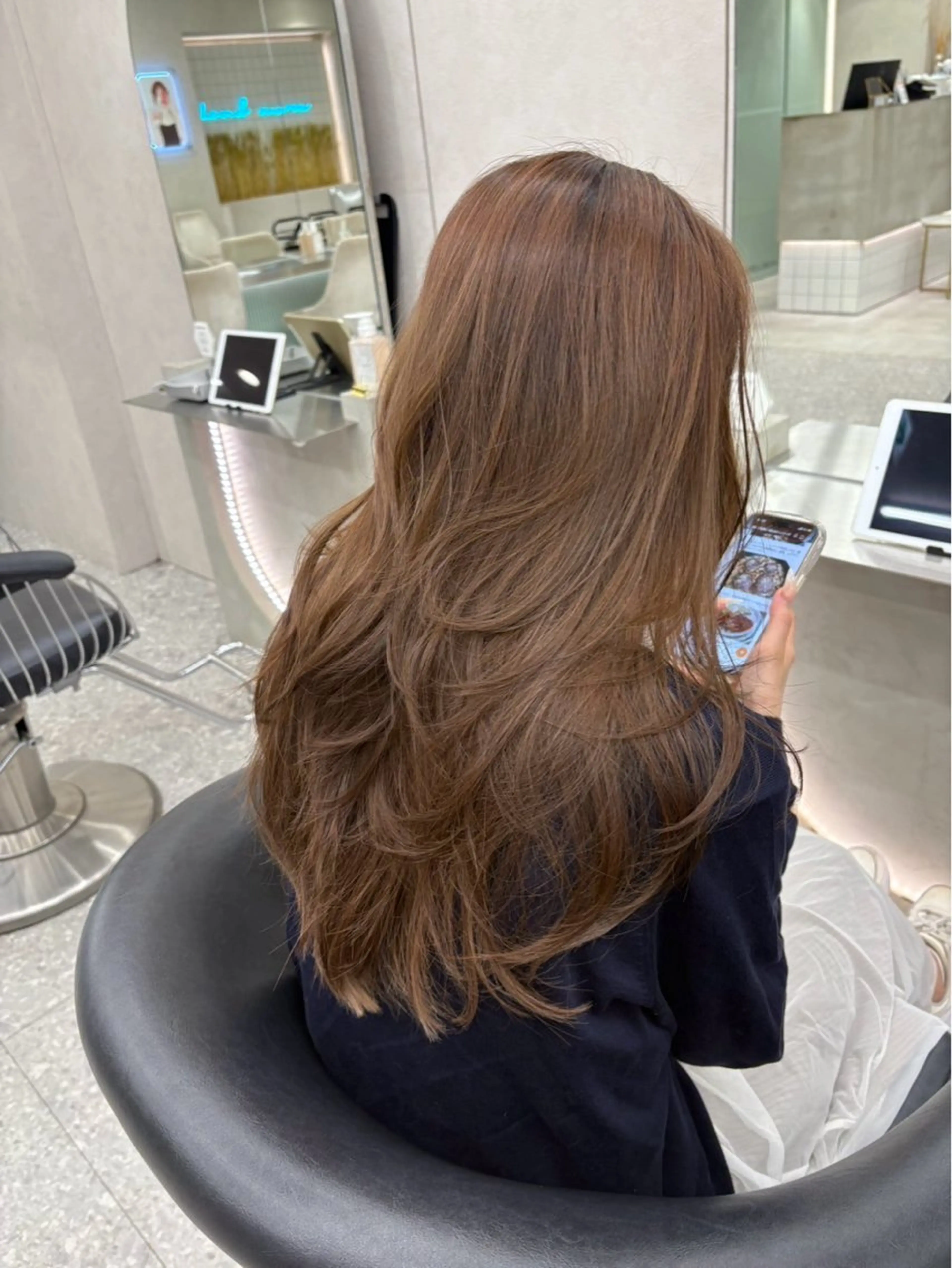 カラー ベージュカラー ブラウンカラー ブラウンベージュ ハイトーンカラー カット ヘアカラー Lond mare所属・あ い か 🎀 レイヤーカットのヘアスタイル