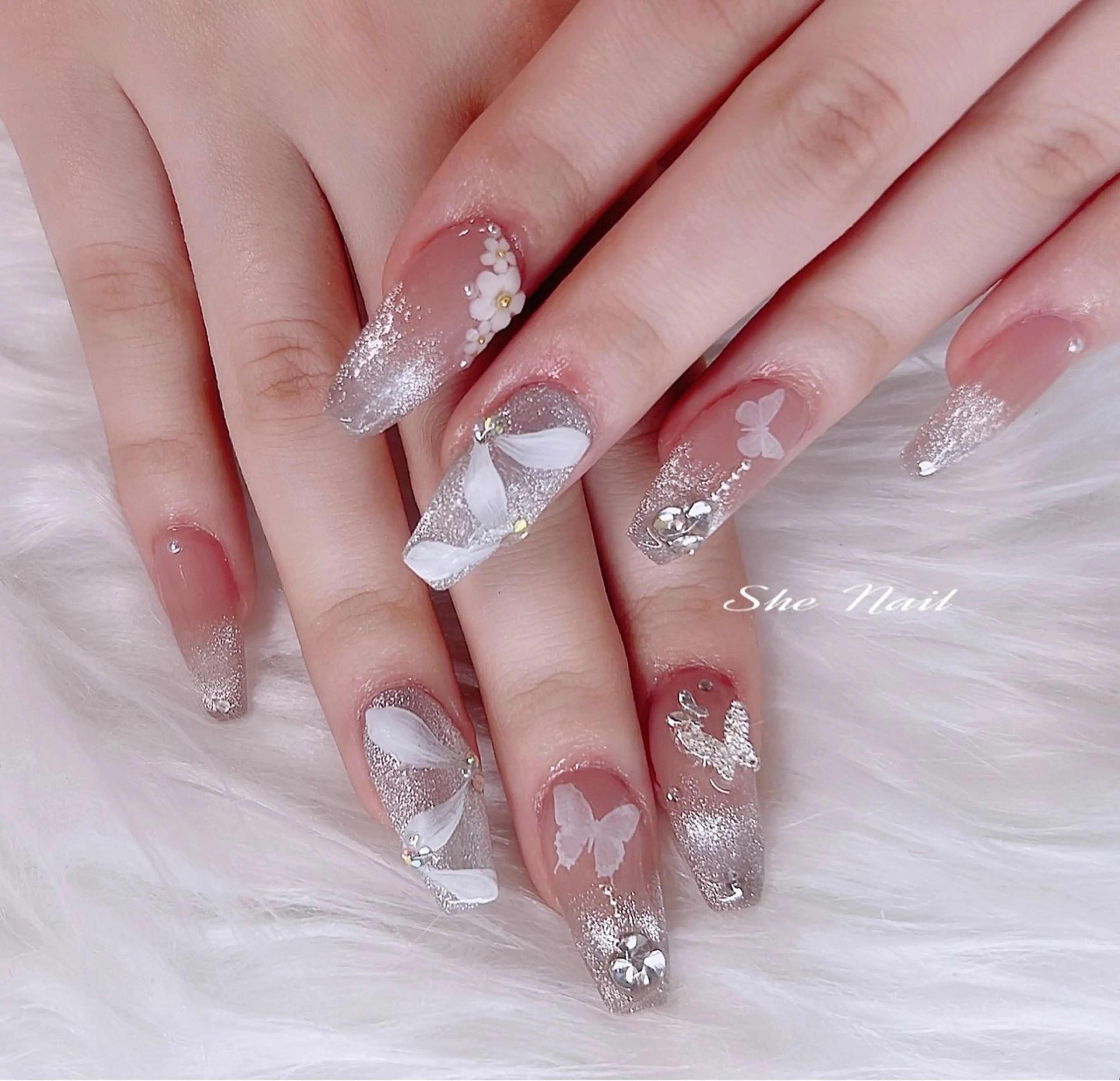 ネイル チークネイル 長さ出し フレンチネイル ガラスフレンチ マグネットネイル She   Nail所属・ISA_ BELLAのネイルデザイン