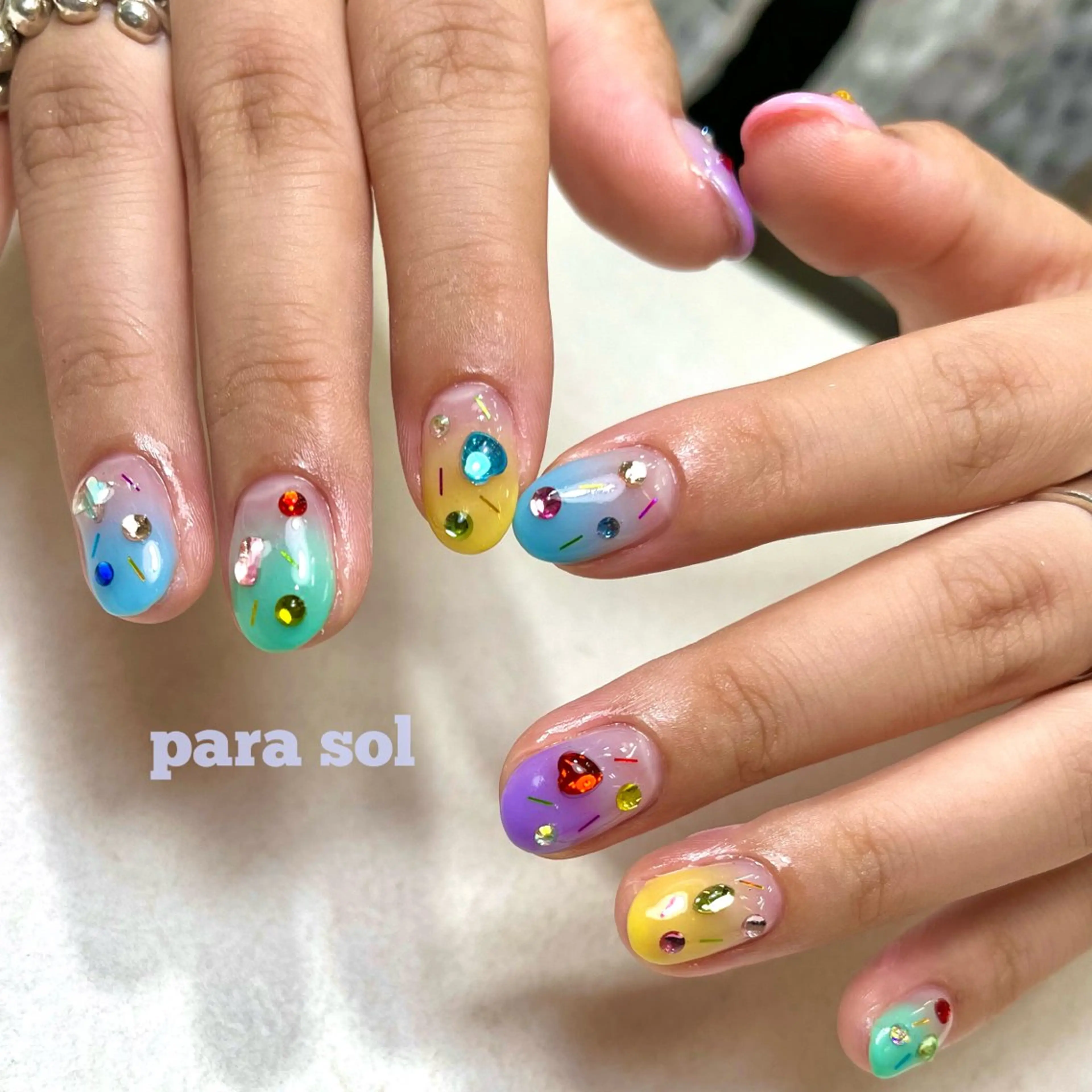 ネイル ジェルネイル グラデーション ハート ホログラムネイル キラキラネイル ハンドネイル para ☀︎ sol by BECK所属・Para Sol nail　Maoのネイルデザイン