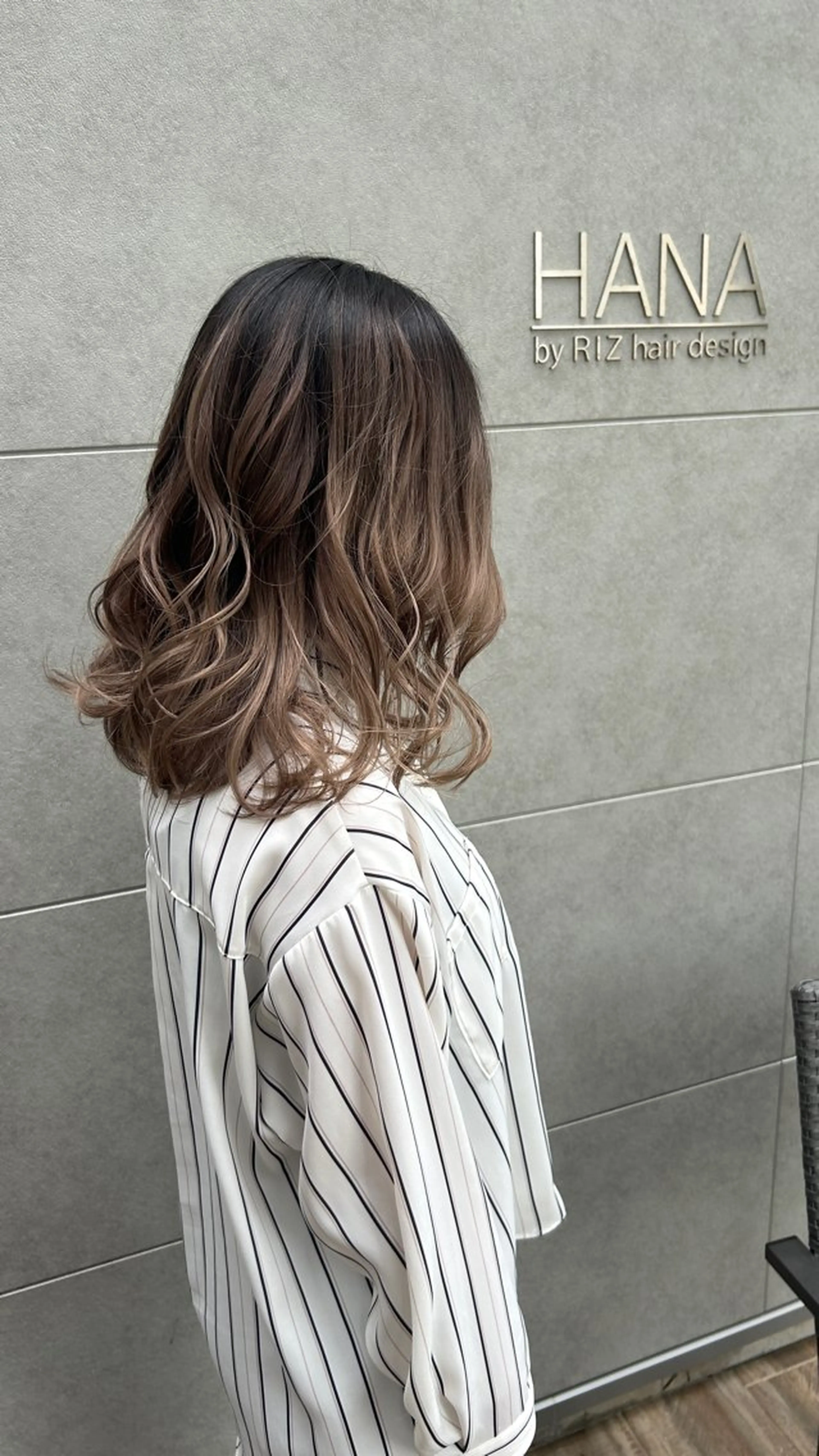 セミロング カット ヘアカラー HANA by RIZのヘアスタイル