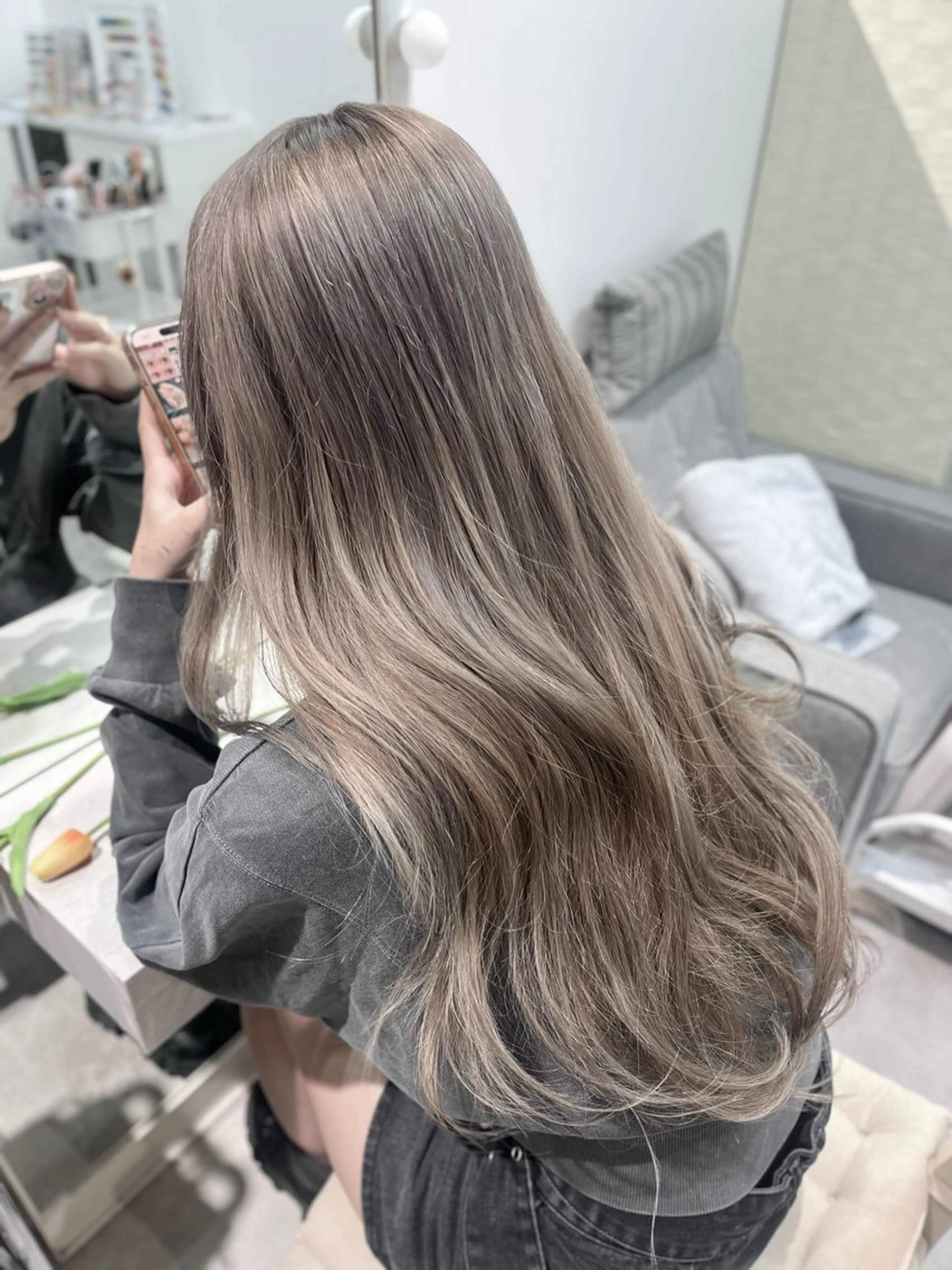 ロング カラー 透明感カラー 八尾 幸那のヘアスタイル