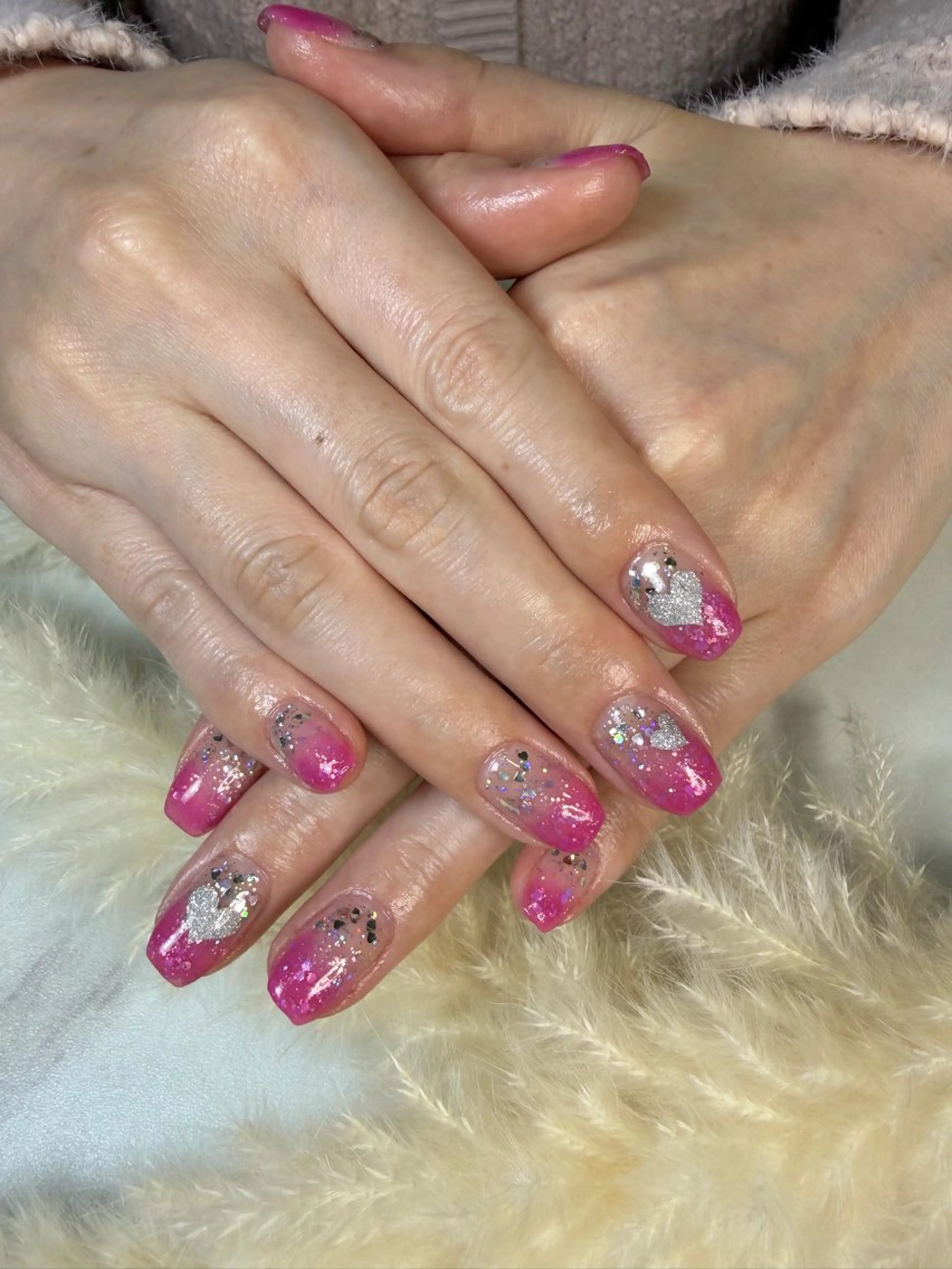 ネイル グラデーション ハート キラキラネイル 韓国ネイル オフィスネイル ハンドネイル iro+ nailのネイルデザイン