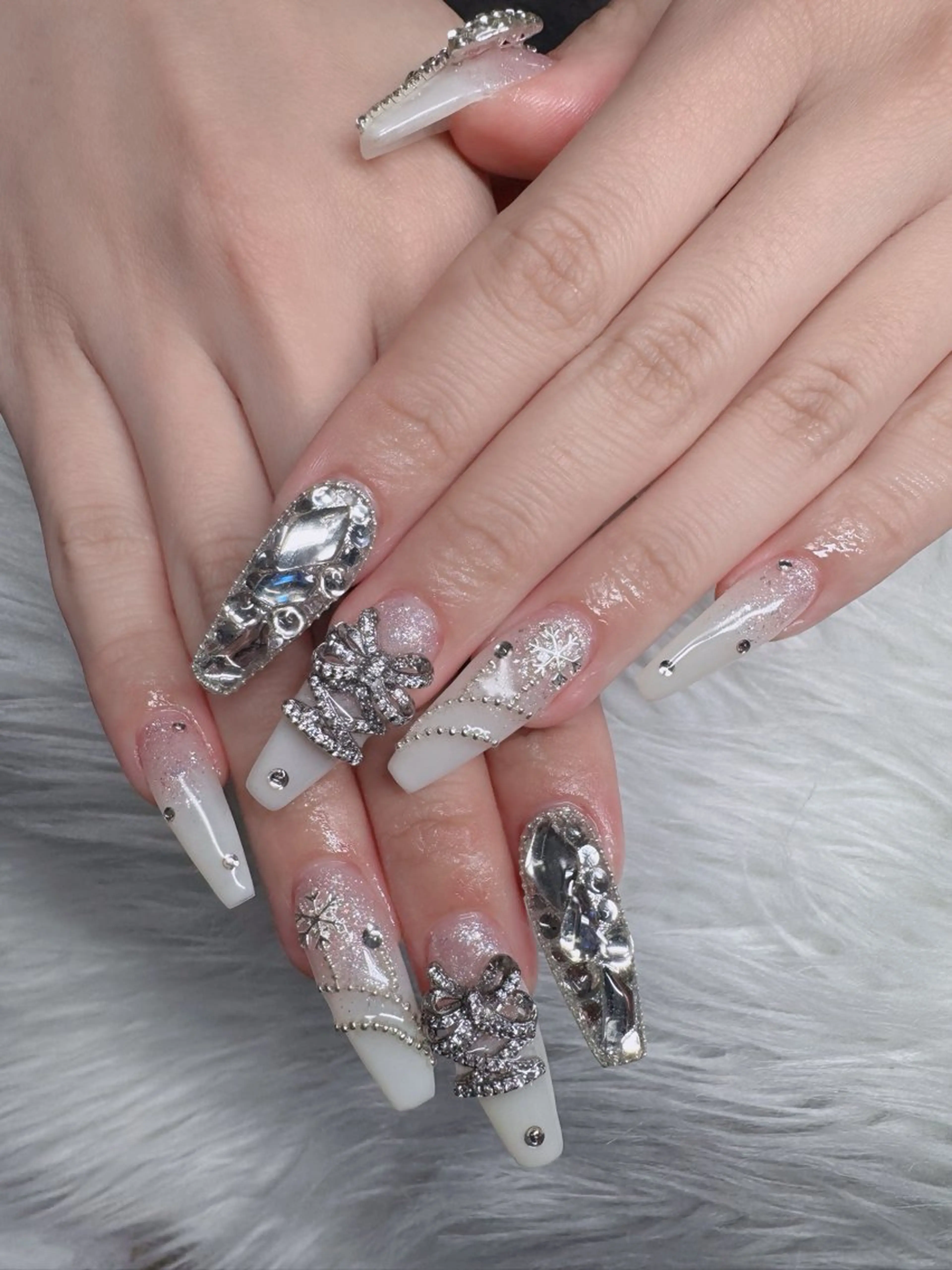 ネイル フレンチネイル ジェルネイル ガラスフレンチ ハロウィン ハート ハンドネイル H.baby Nail Salonのネイルデザイン