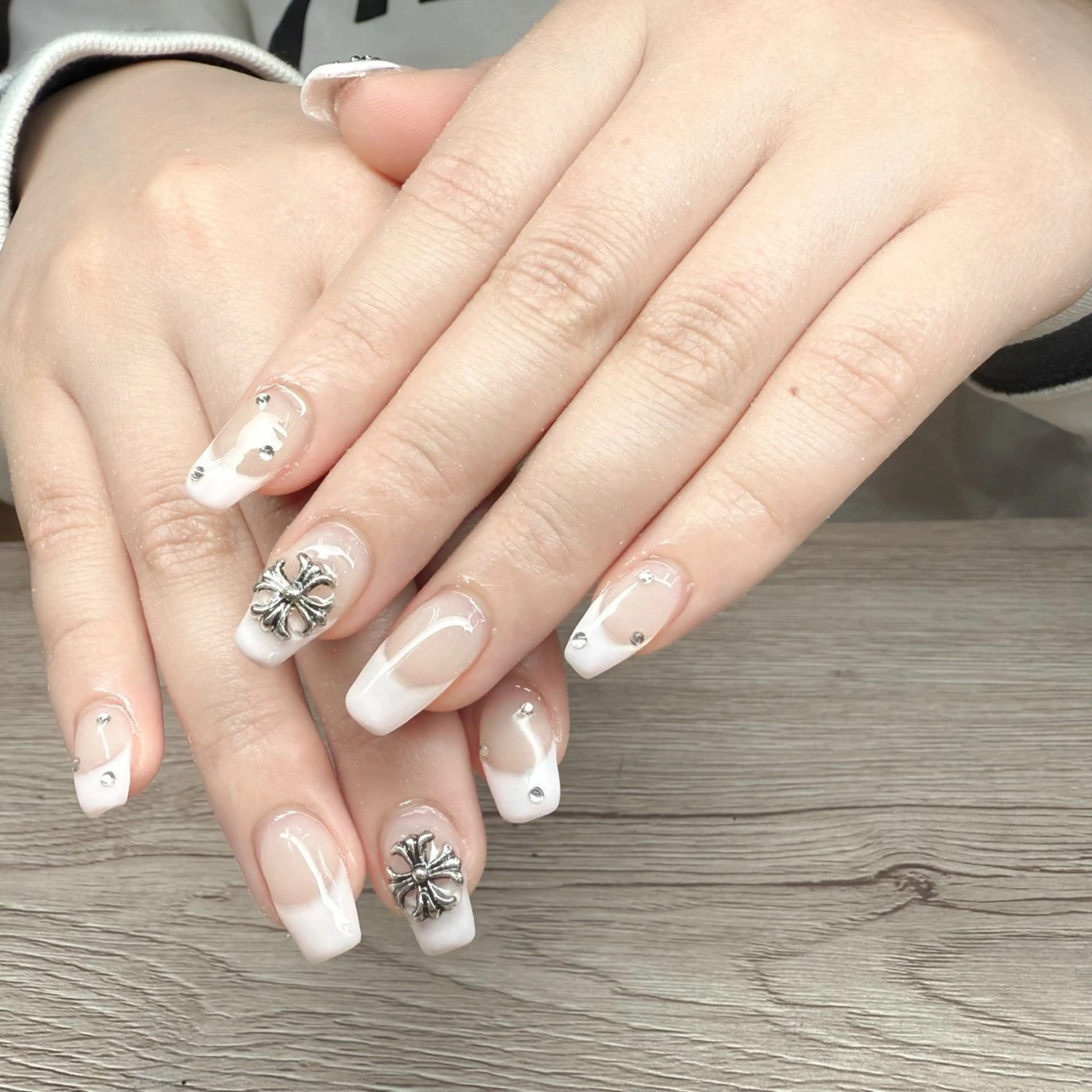 ネイル ピンク ハンドネイル 松山 碧のエステ・リラクイメージ