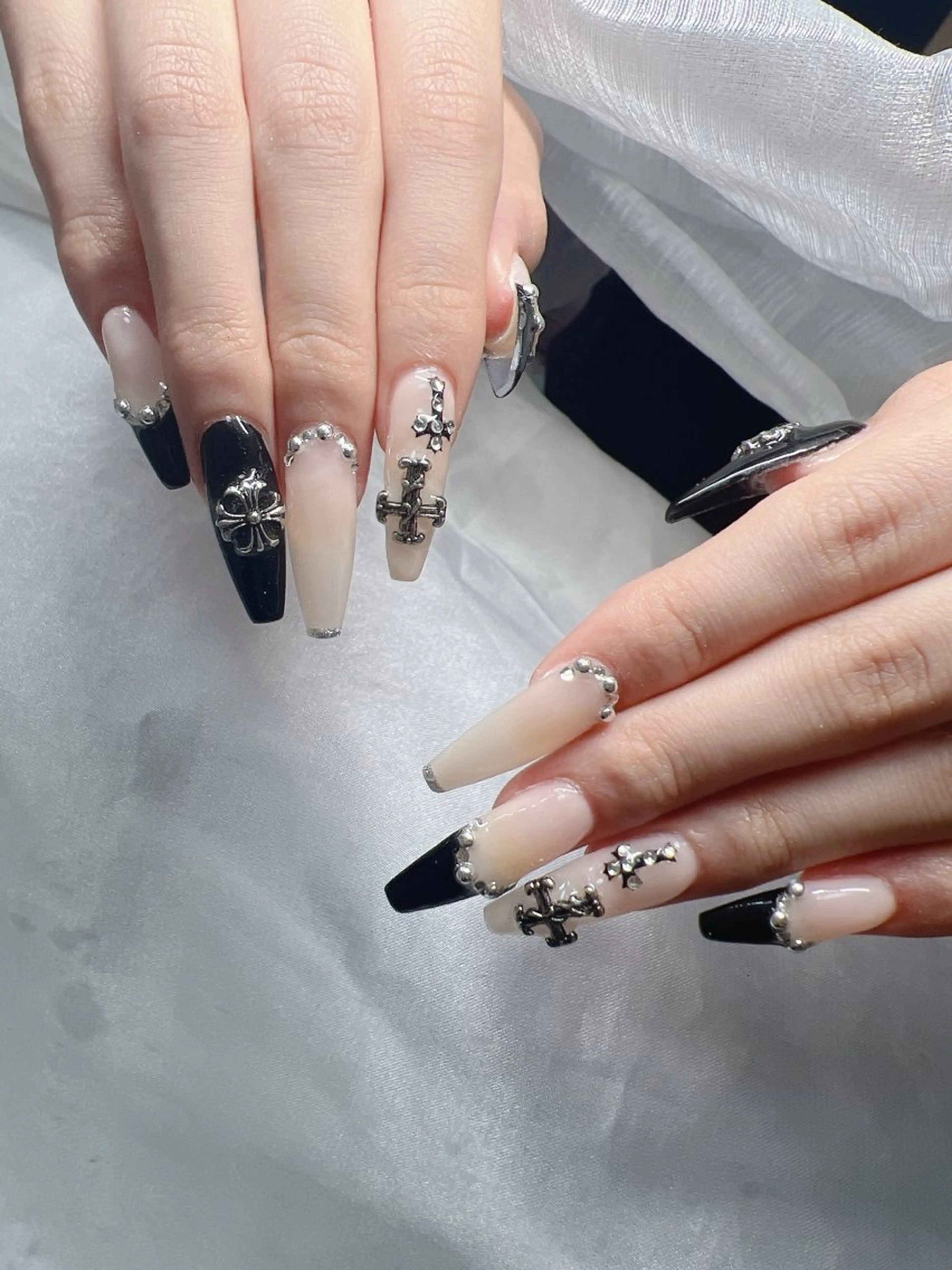 ネイル 長さ出し グラデーション 卒業式 キラキラネイル マグネットネイル ハンドネイル Lee Nailsのネイルデザイン