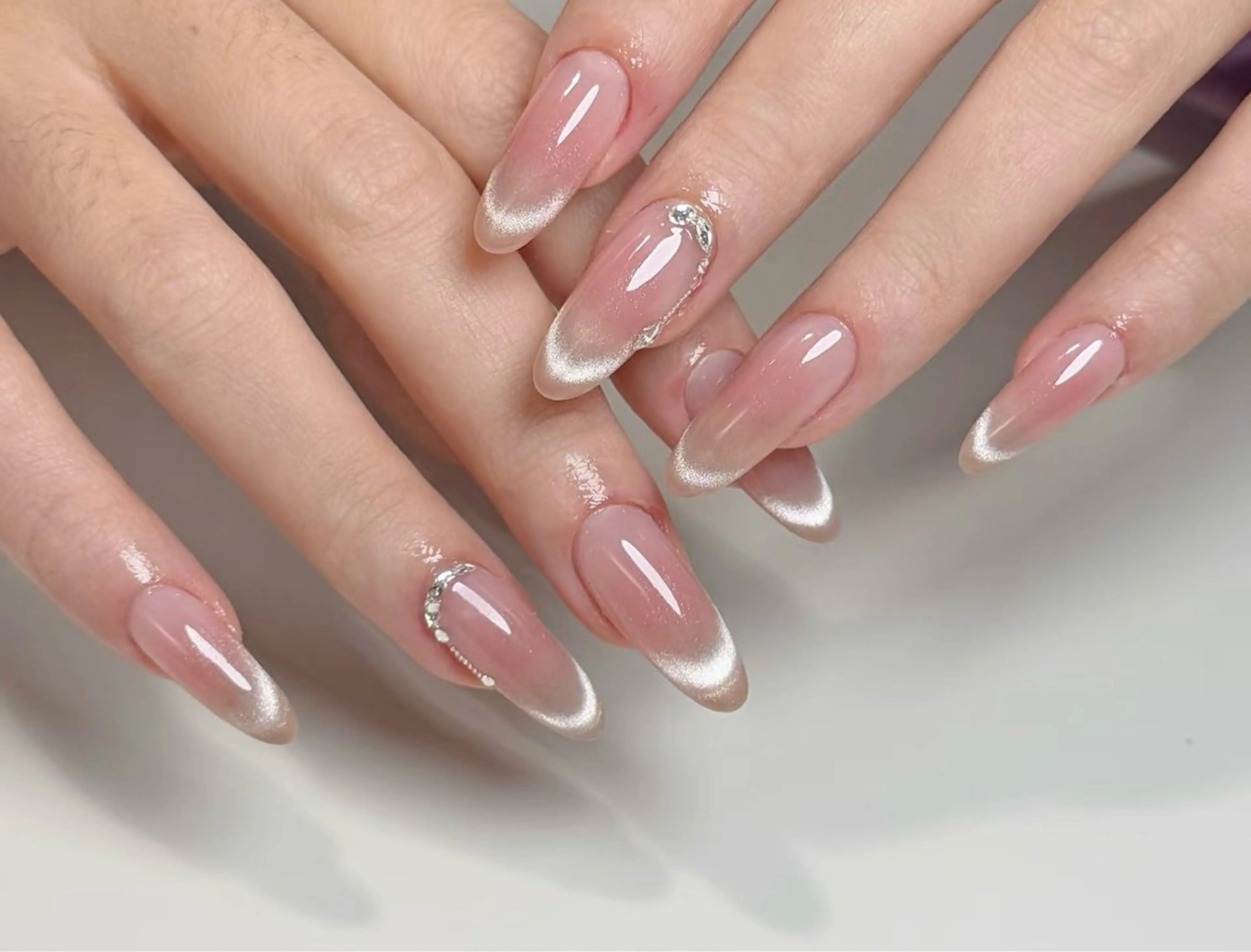 チップ長さだしマグネットフレンチ(ジェルオフ無料 )の写真