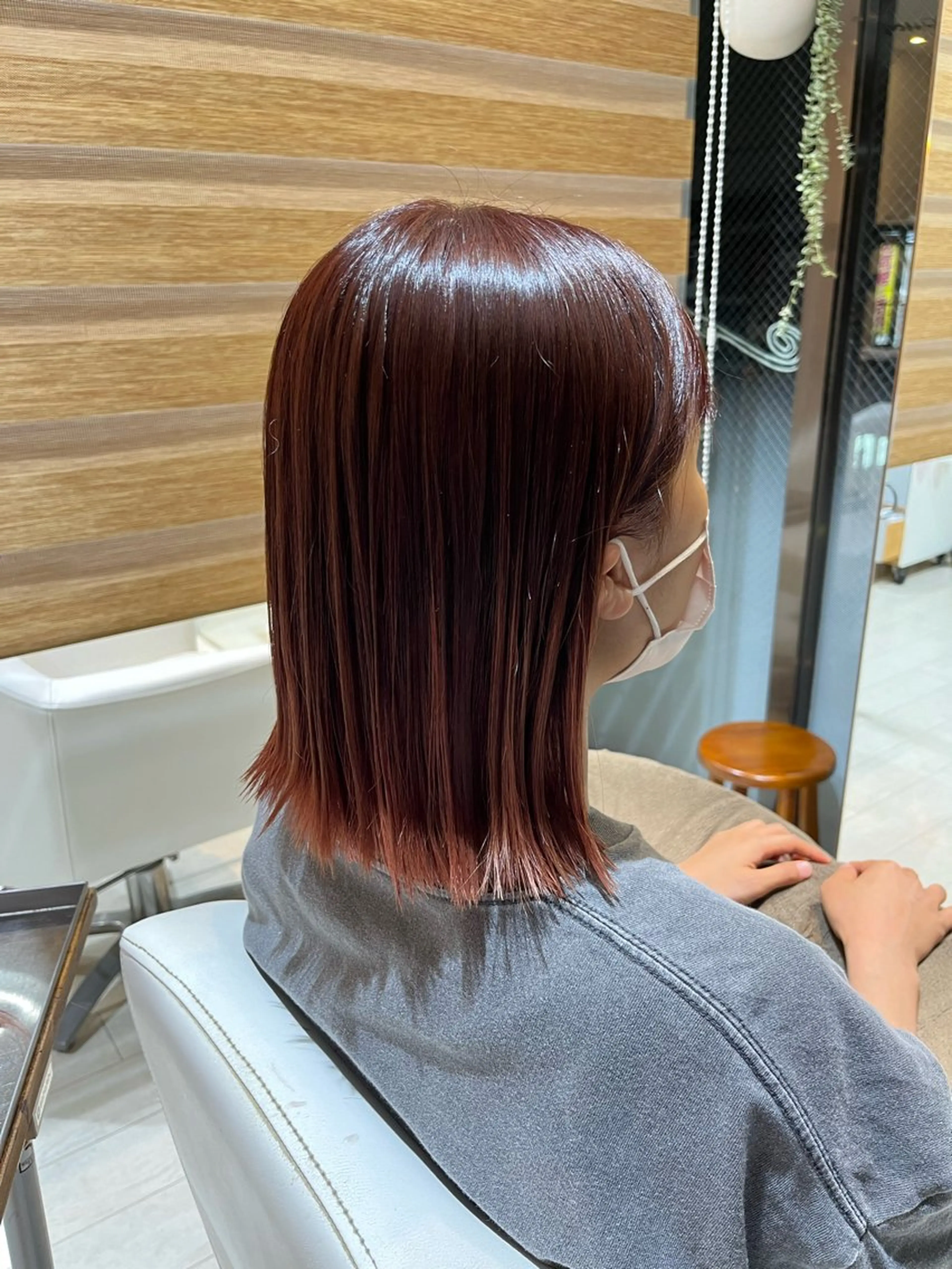 ミディアム 須藤 百合香のヘアスタイル