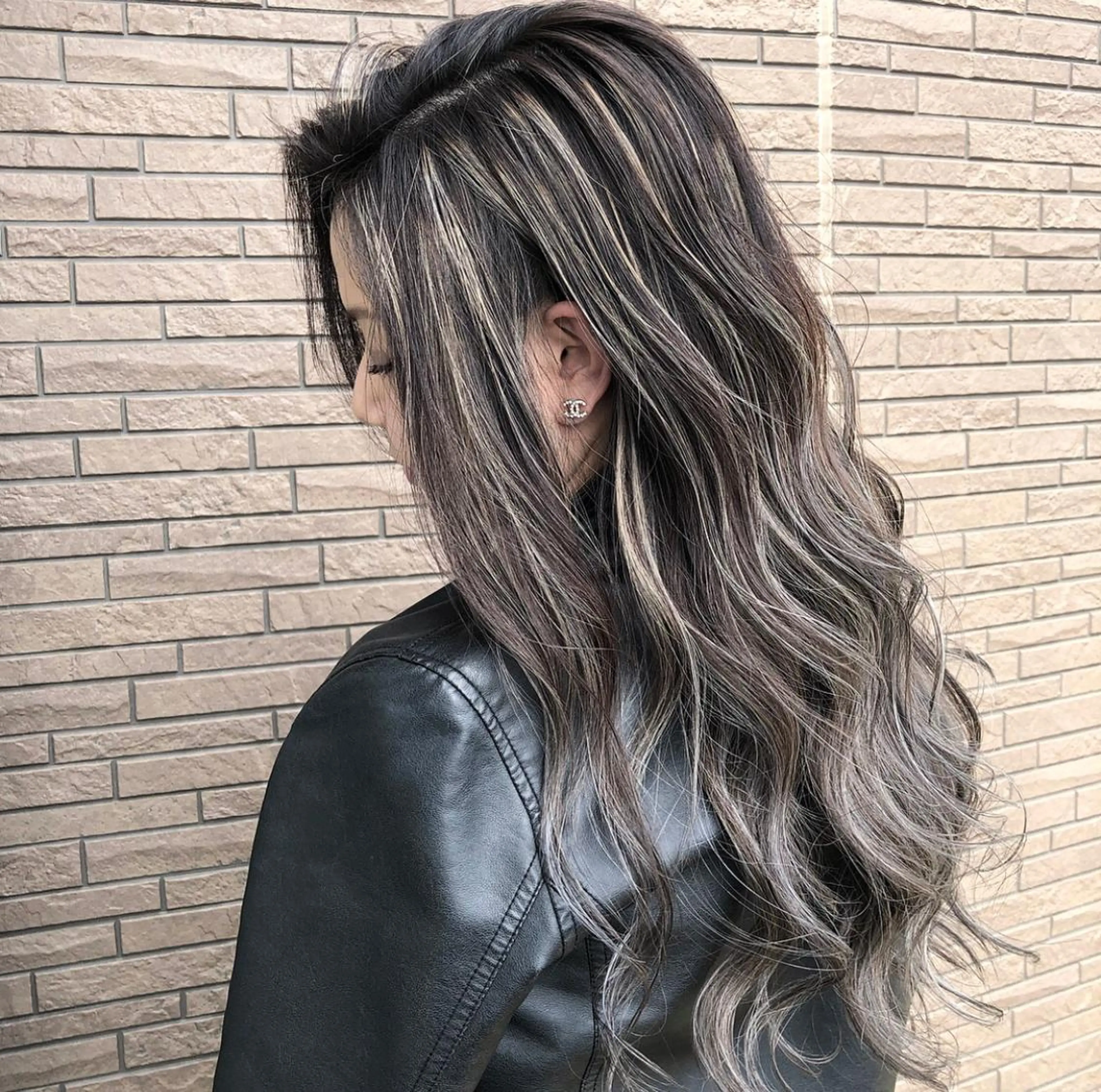 ロング カラー ヘアアレンジ バレイヤージュ デザインカラー グラデーションカラー ハイライトカラー ハイトーンカラー アンドウ ユウ/ レイヤーカット/韓国のヘアスタイル