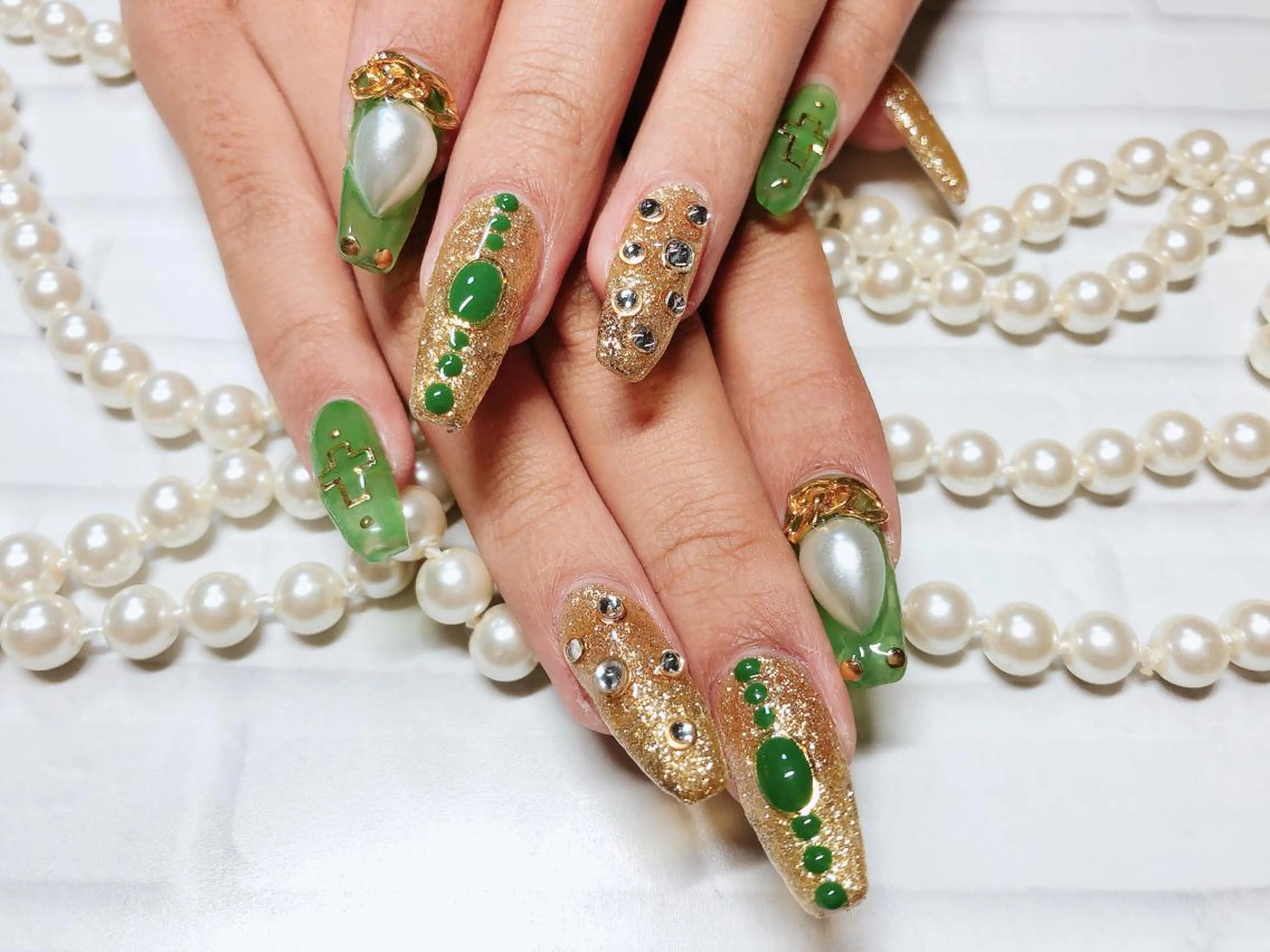 ネイル ゴージャス グリーン ハンドネイル ハンドケア ネイルサロン HARRYS所属・ネイル･脱毛サロン HARRYSのエステ・リラクイメージ