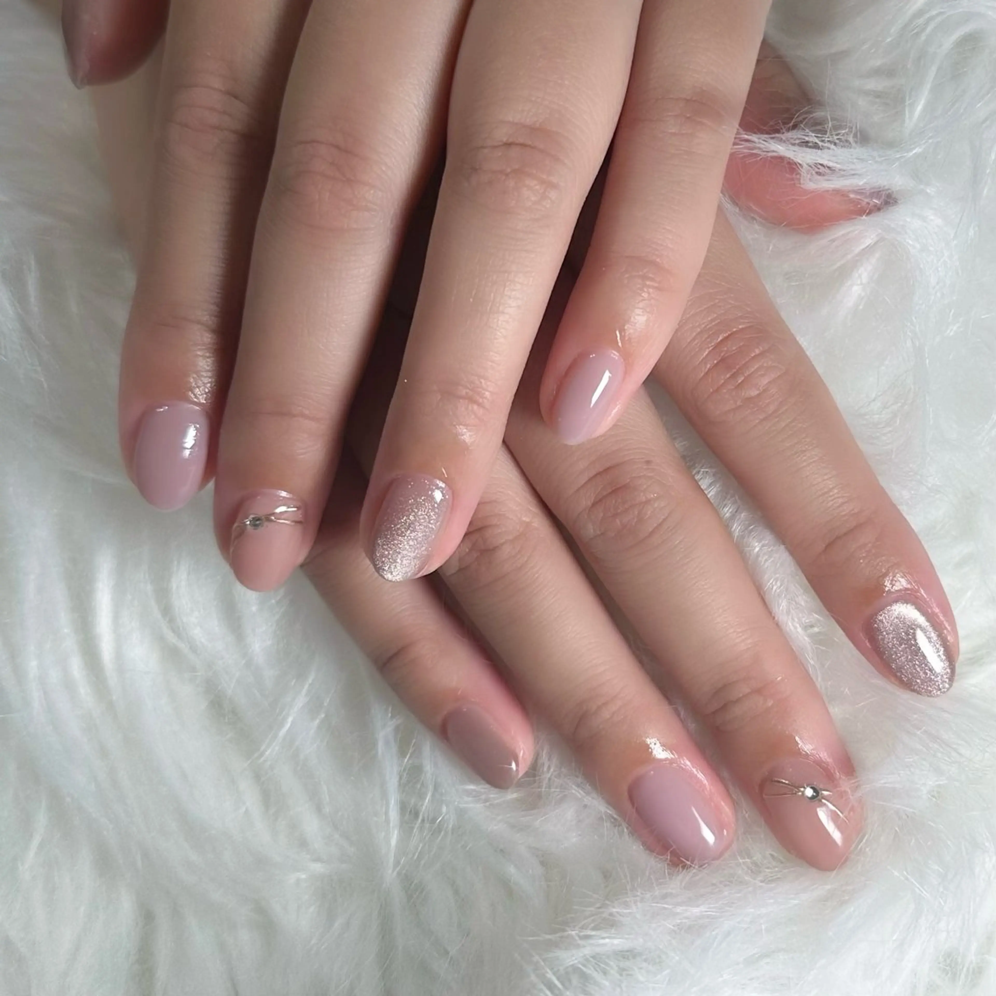 ネイル マグネットネイル 持ち込み オフィスネイル ピンク シンプルネイル nail&eye pang hinaのネイルデザイン