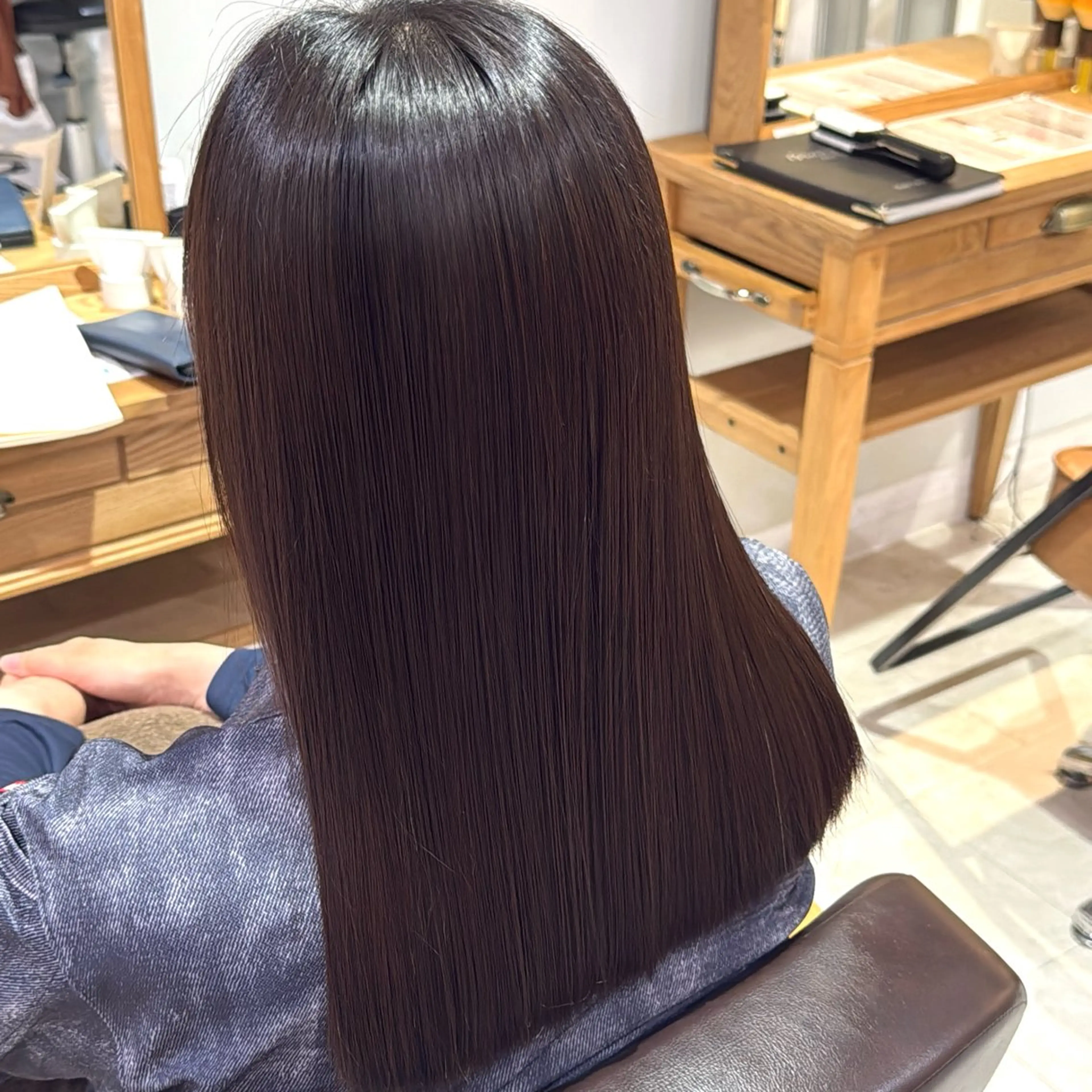 セミロング 縮毛矯正 カット 縮毛矯正 トリートメント 小西冬馬  髪質改善 縮毛矯正 艶カラーのヘアスタイル