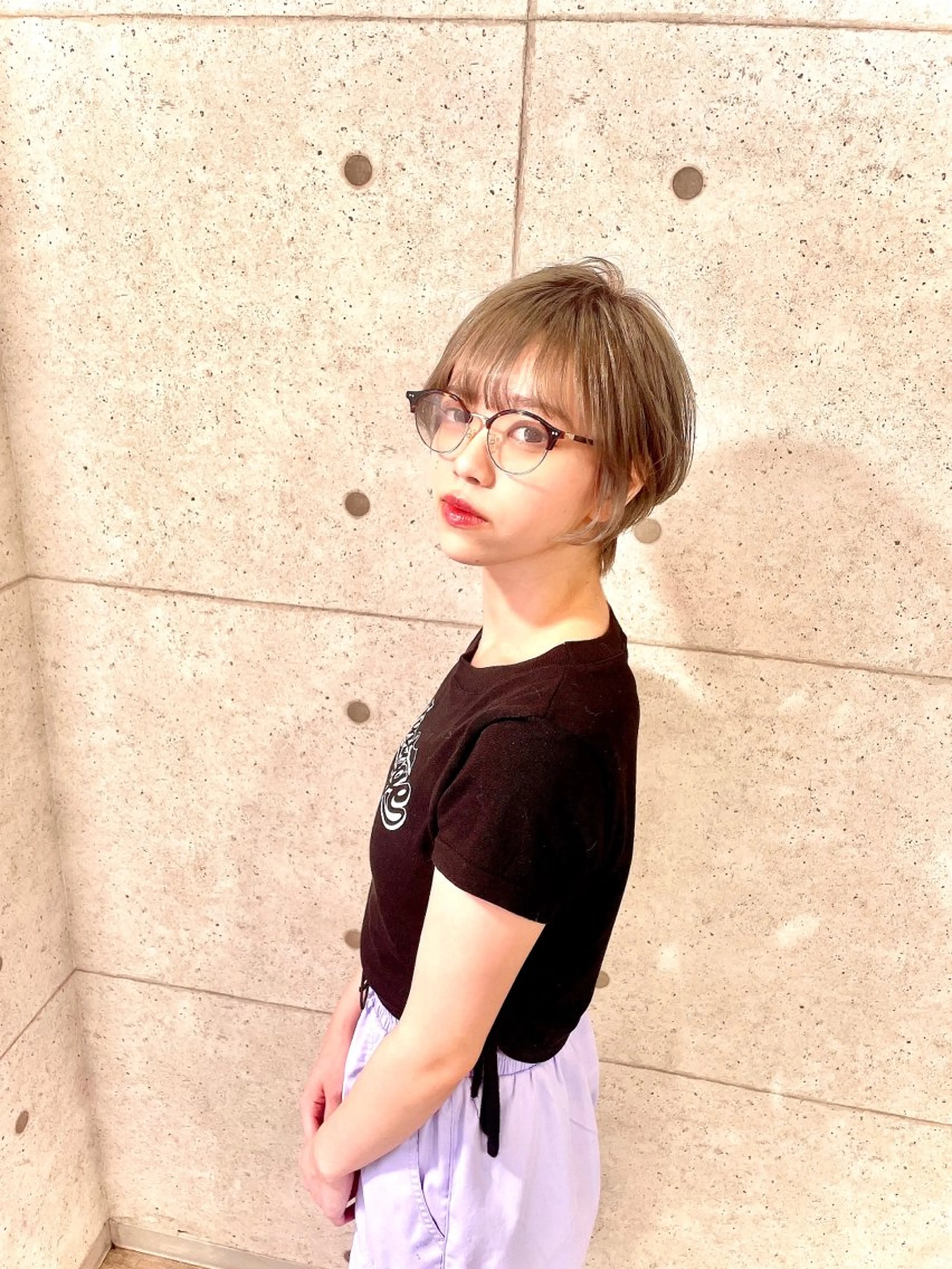 ショート カラー ショートヘア 韓国風/小顔レイヤー /艶カラーのヘアスタイル