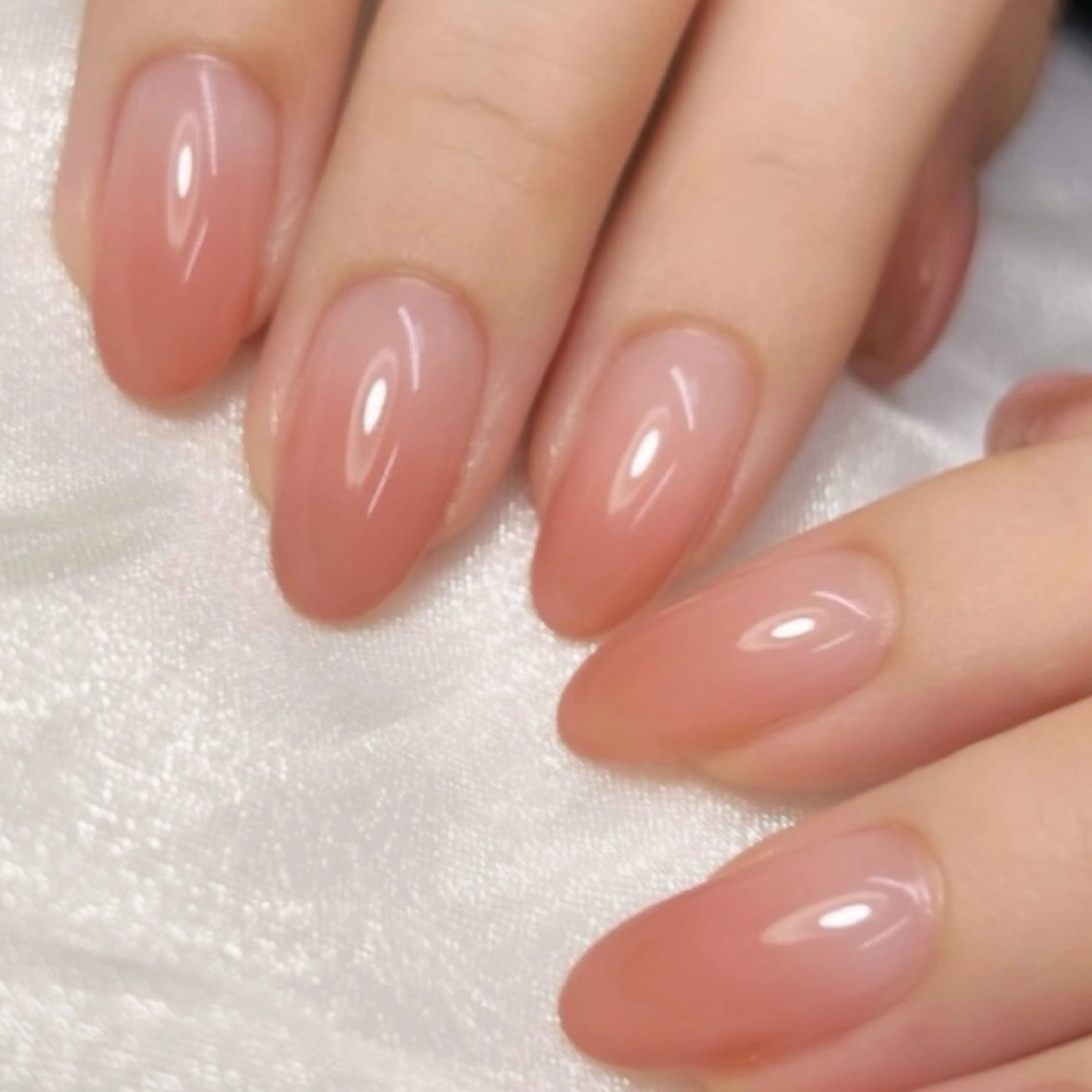 【溶け込みグラデーション】肌なじみ抜群◎ 手が綺麗に見えるネイル💕初回オフ込み ❘ フィルインの写真