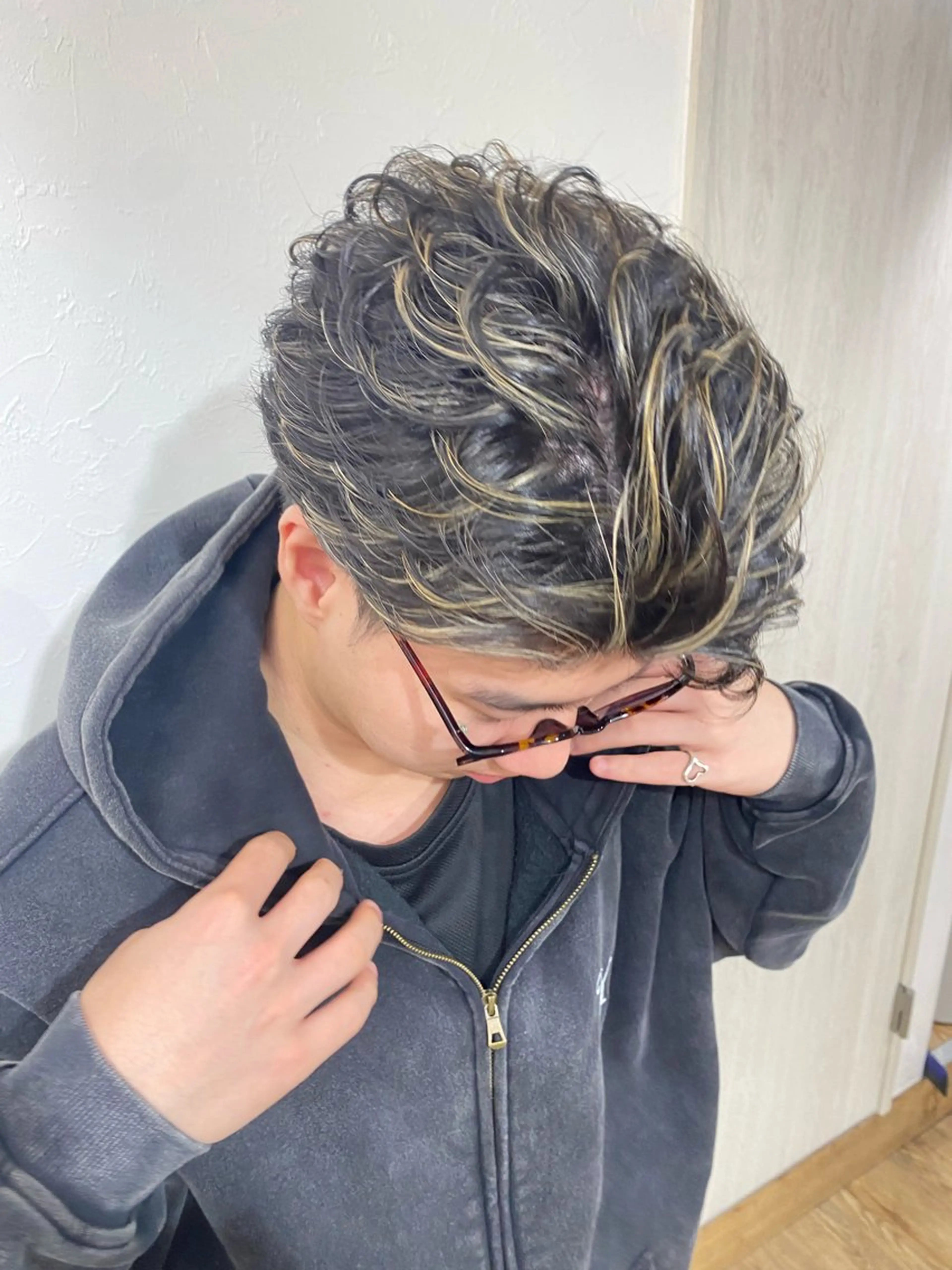 ショート パーマ メンズ メンズハイライト メンズパーマ ハイライト ZEN所属・大内 良斗のヘアスタイル