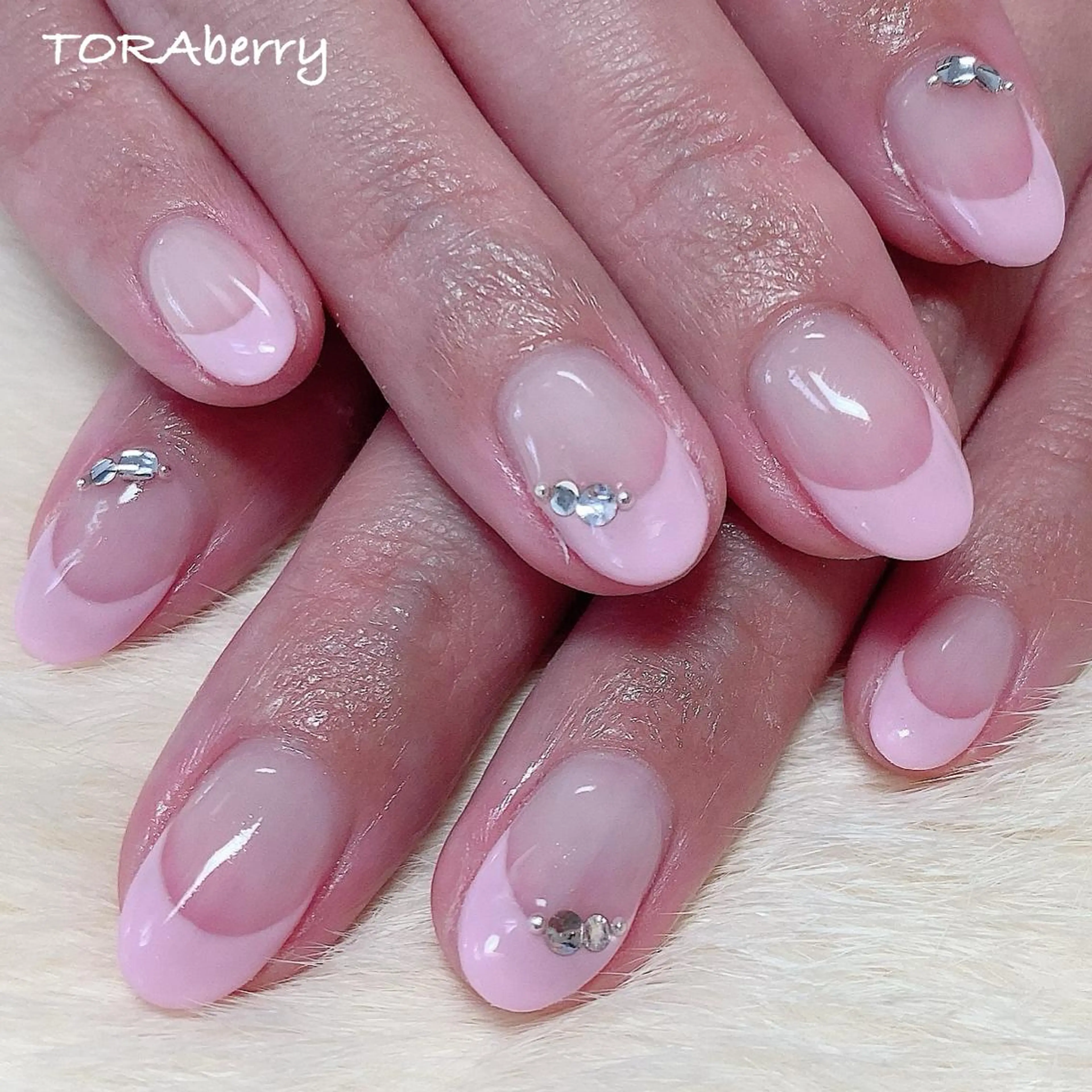 ネイル フレンチネイル ハンドネイル ネイリスト なつみのネイルデザイン