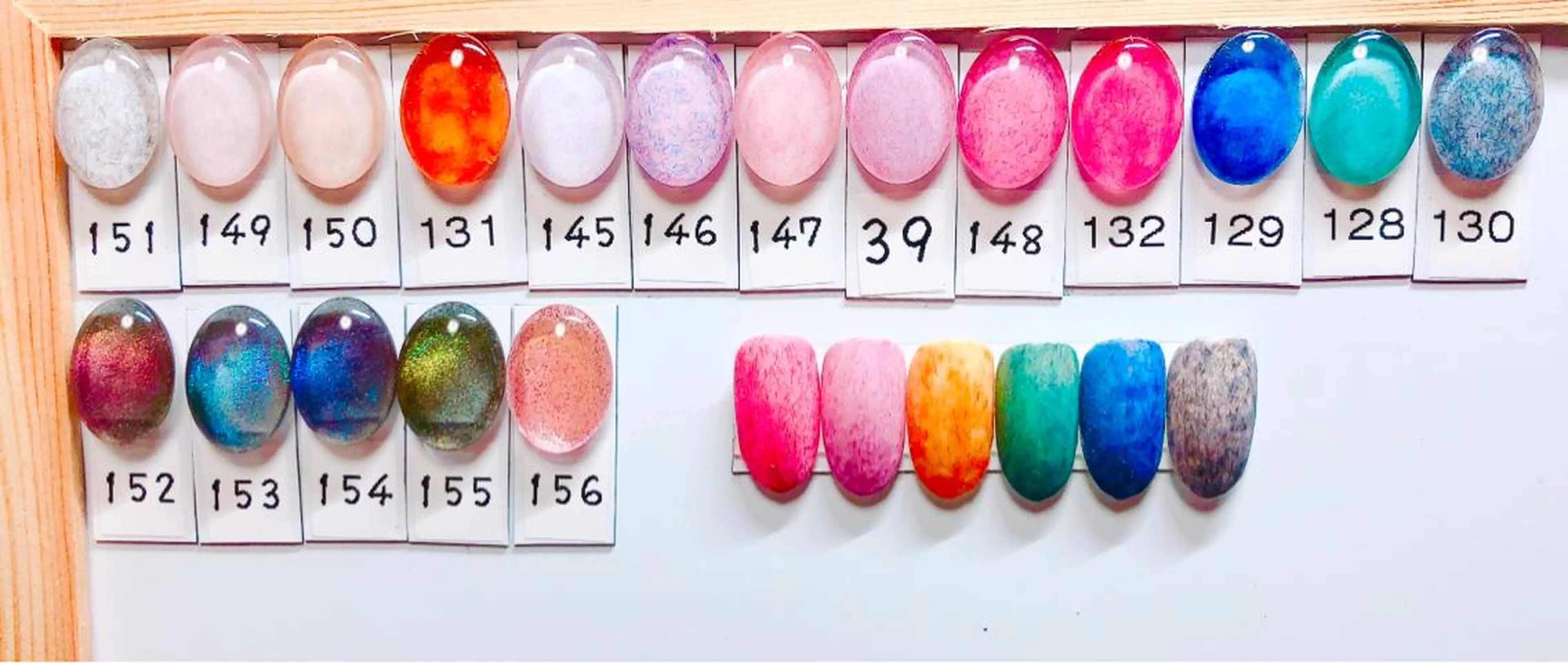 ネイル ジェルネイル CROWN プライベートサロンのネイルデザイン