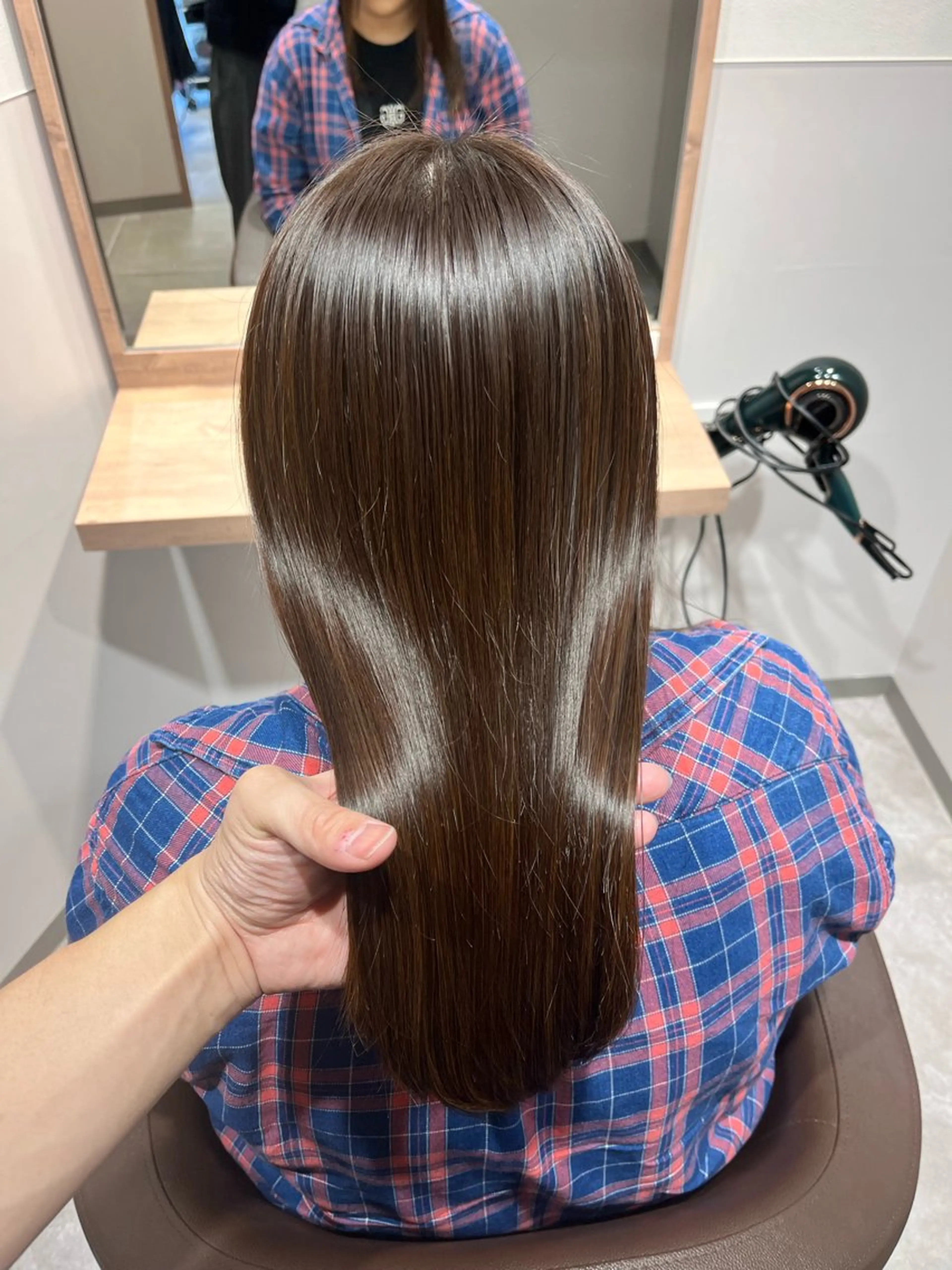 セミロング カラー ブラウンカラー グレージュ トリートメント SALOWIN神戸三宮店所属・【美髪を叶える】中谷 彰宏（アキ)のヘアスタイル