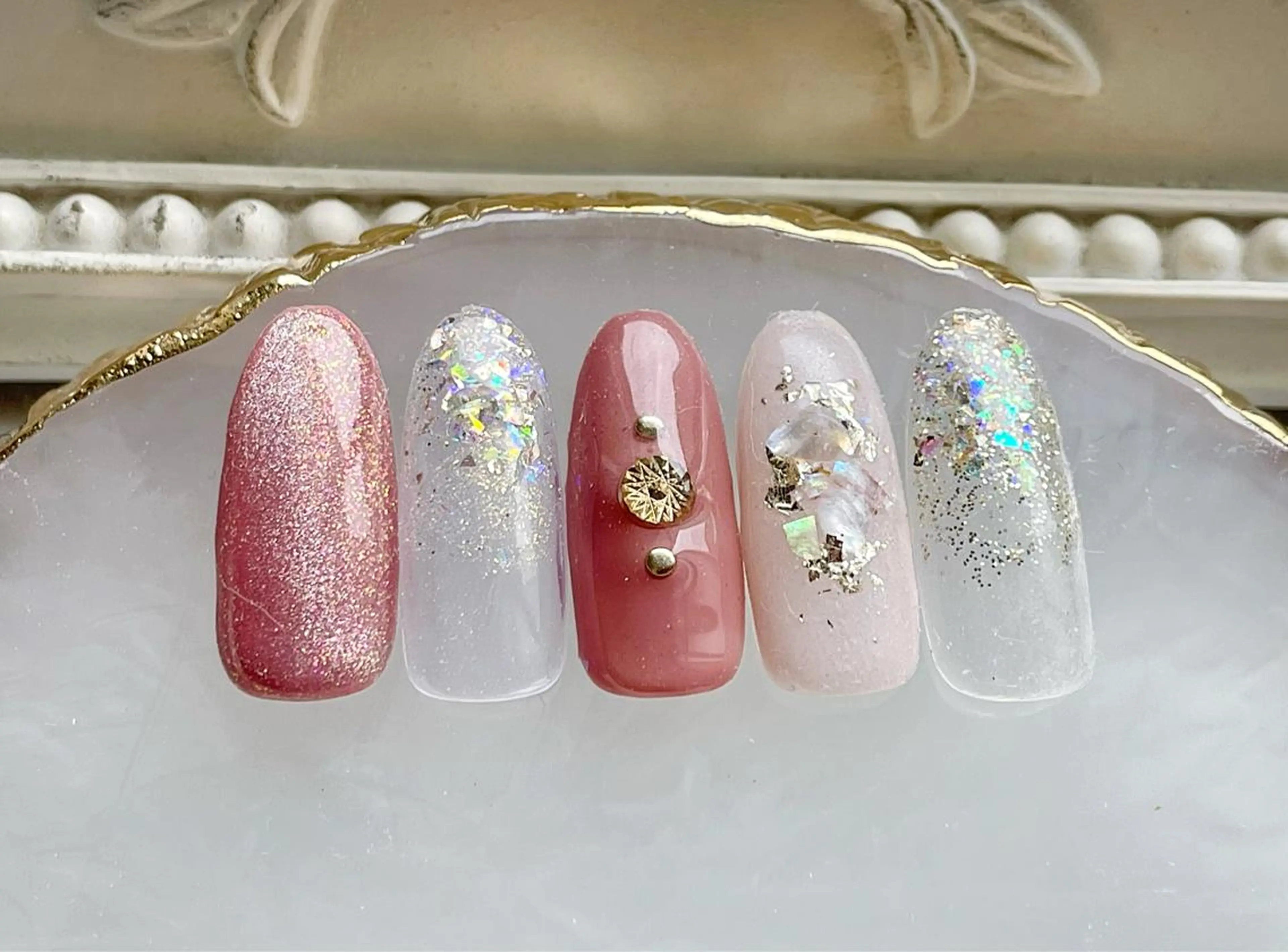 ネイル ジェルネイル キラキラネイル パラジェル ハンドネイル Satomi  のネイルデザイン