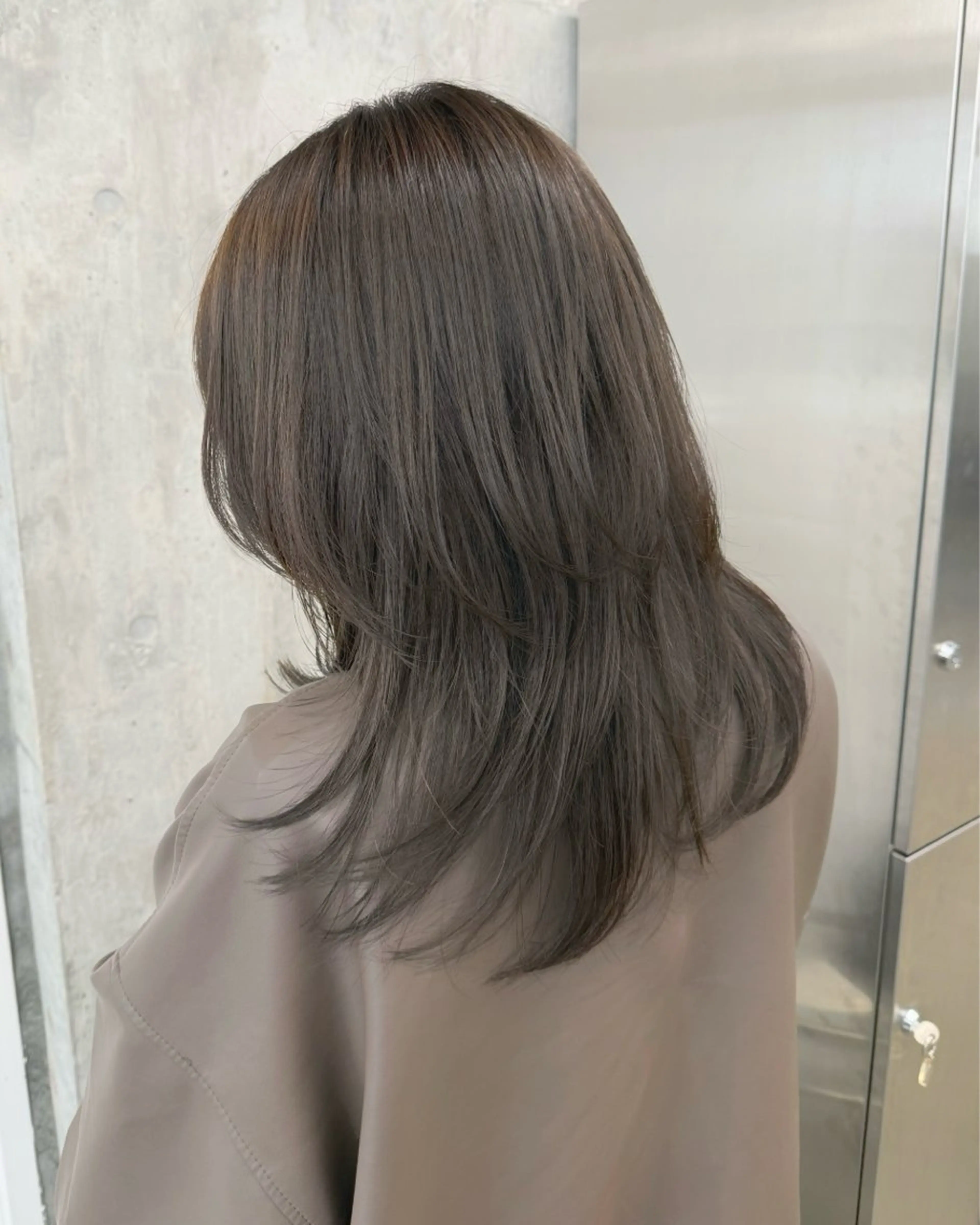 ミディアム カラー グレージュ カット ヘアカラー トリートメント 高橋大樹/グレージュ 透明感/髪質改善のヘアスタイル