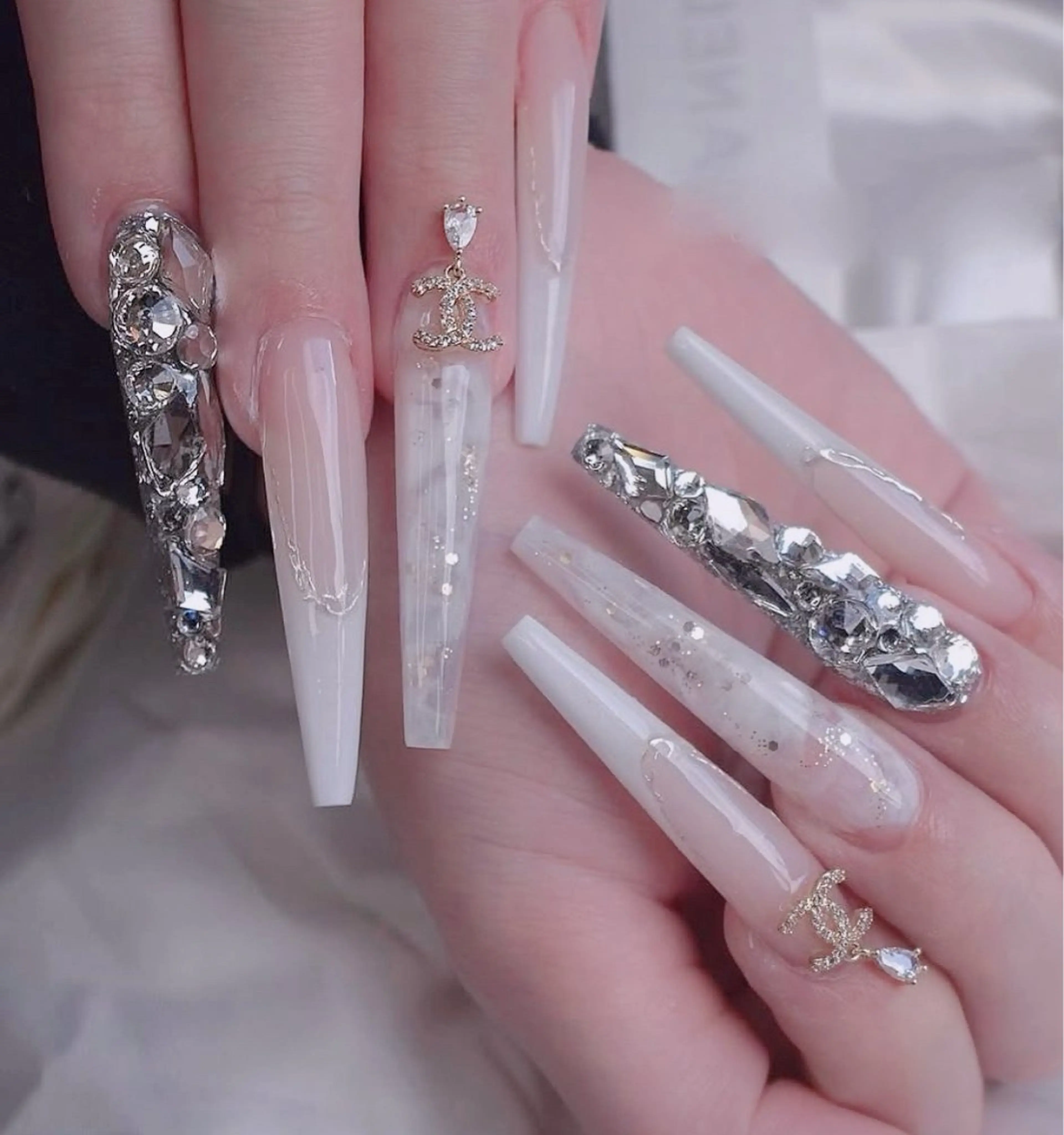 ネイル フレンチネイル ジェルネイル ガラスフレンチ ハロウィン ハート ハンドネイル H.baby Nail Salonのネイルデザイン